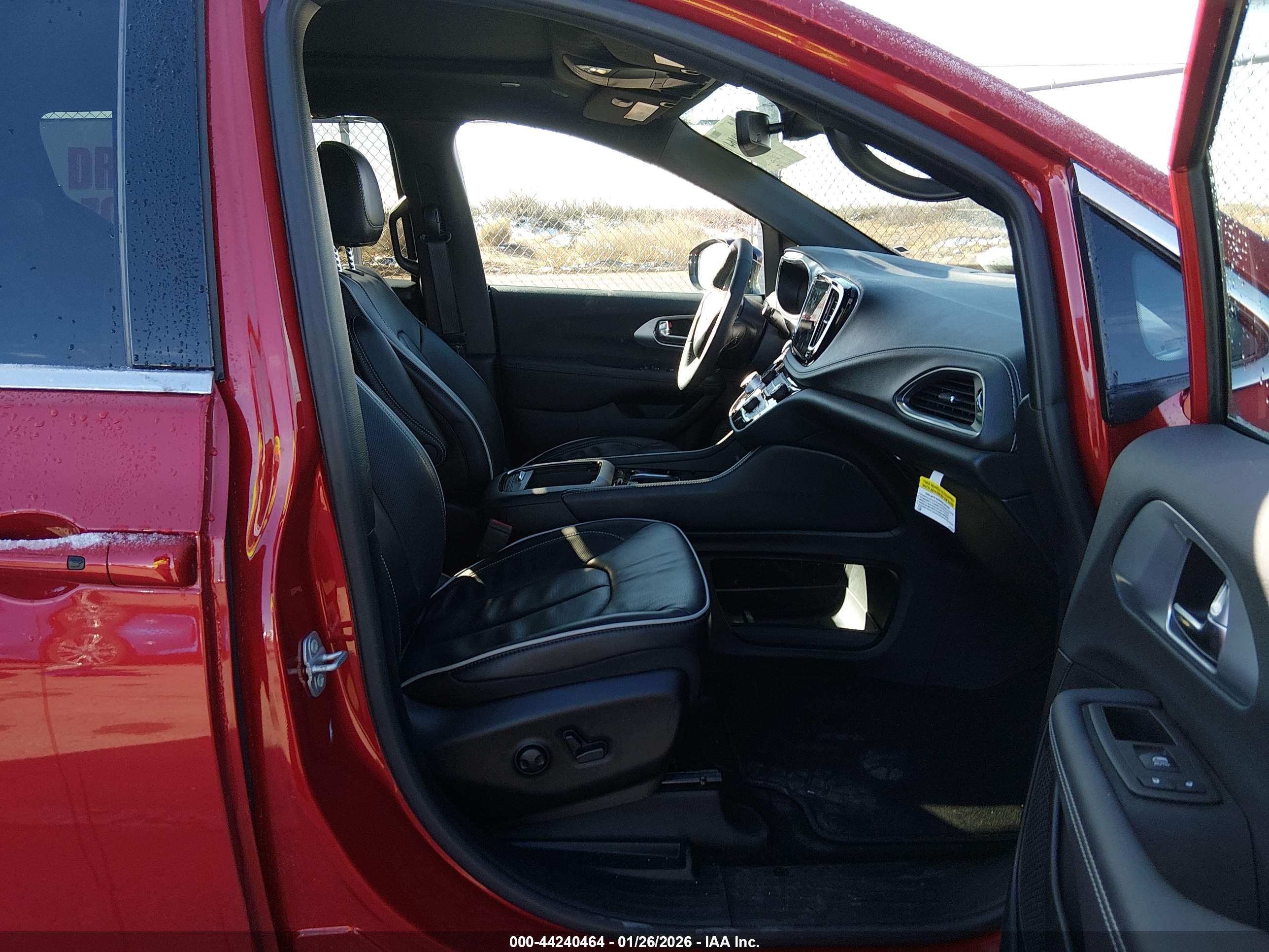 CHRYSLER PACIFICA image 5