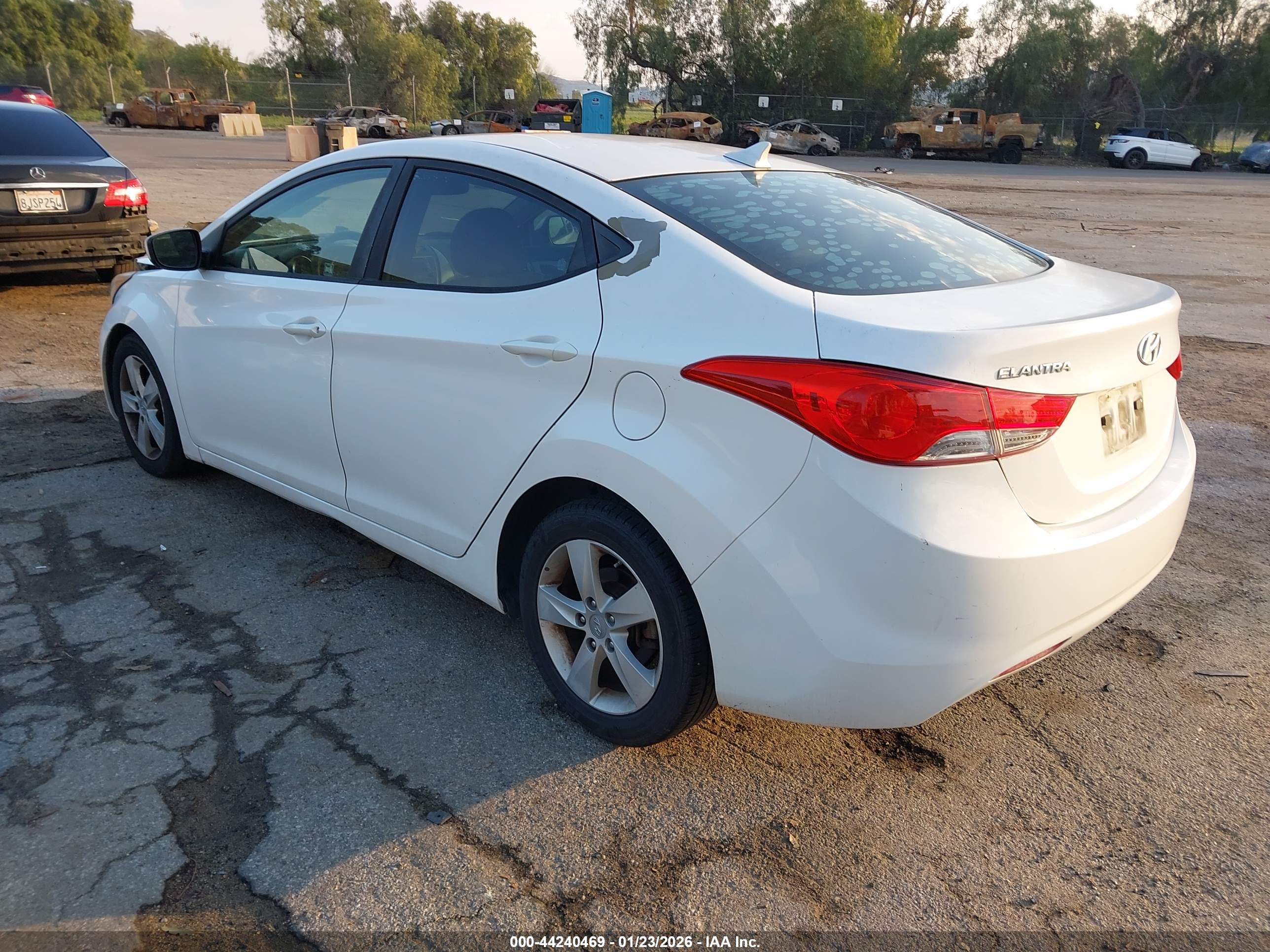 HYUNDAI ELANTRA image 3