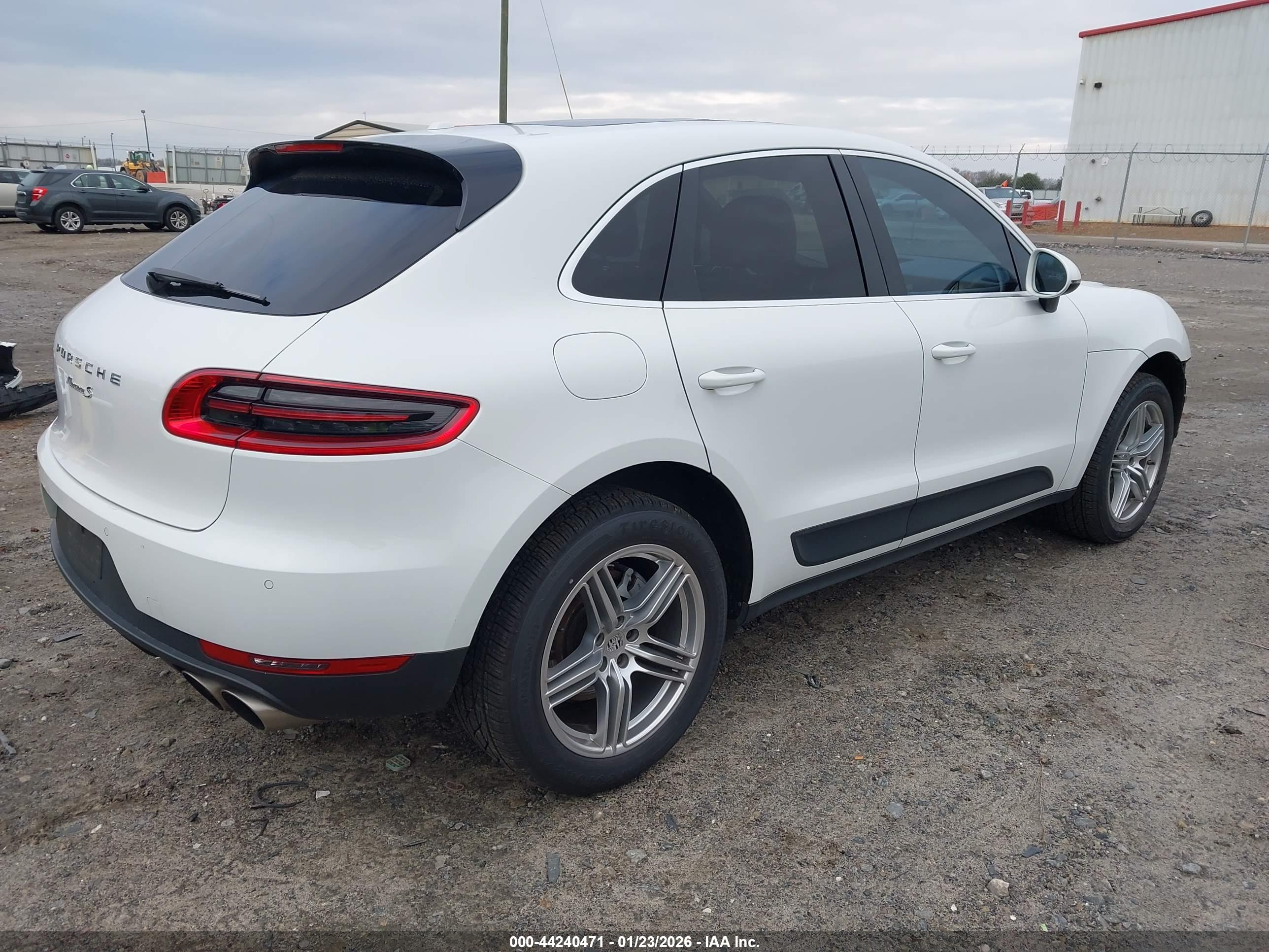 PORSCHE MACAN image 4