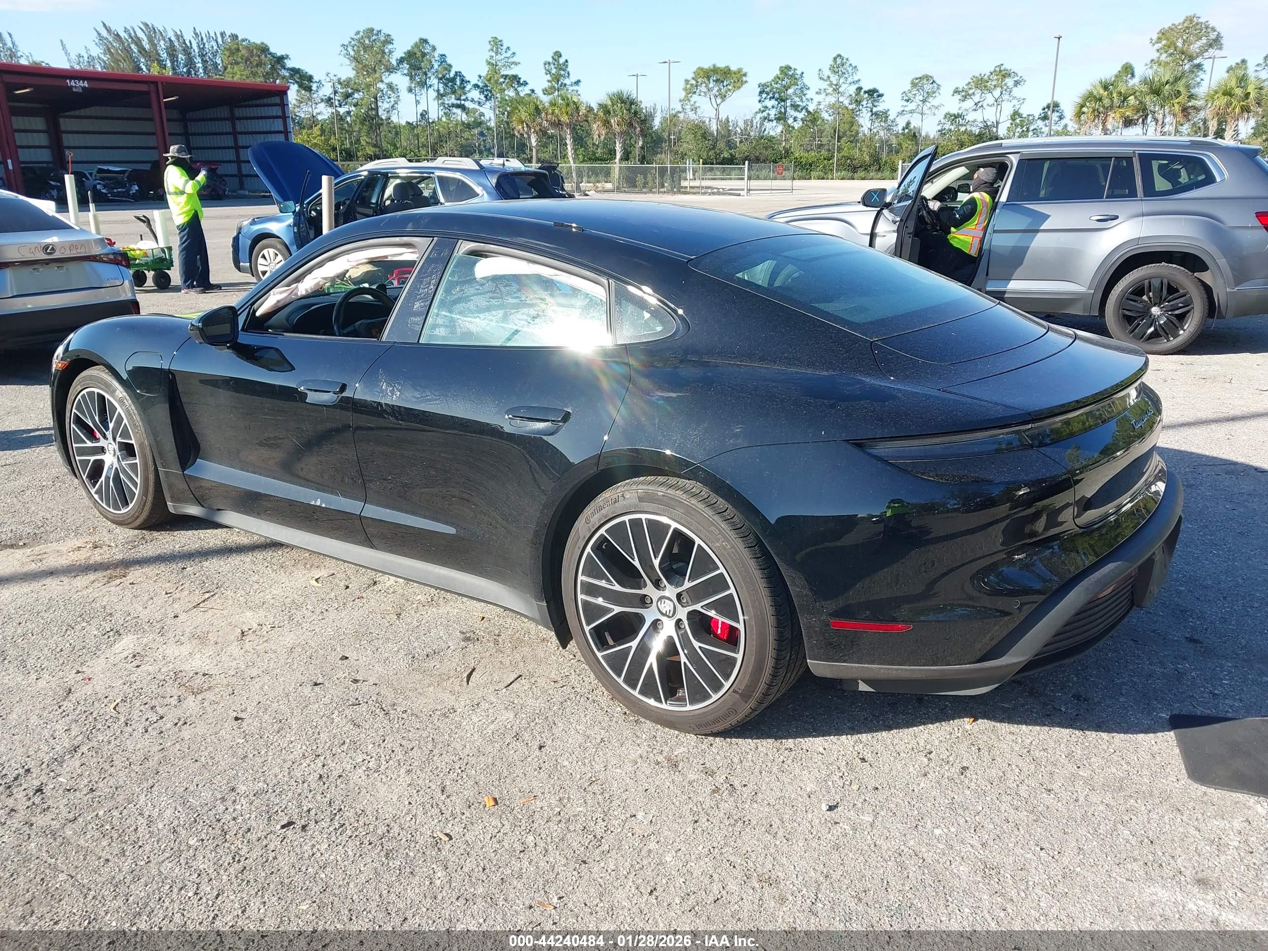 PORSCHE TAYCAN image 3