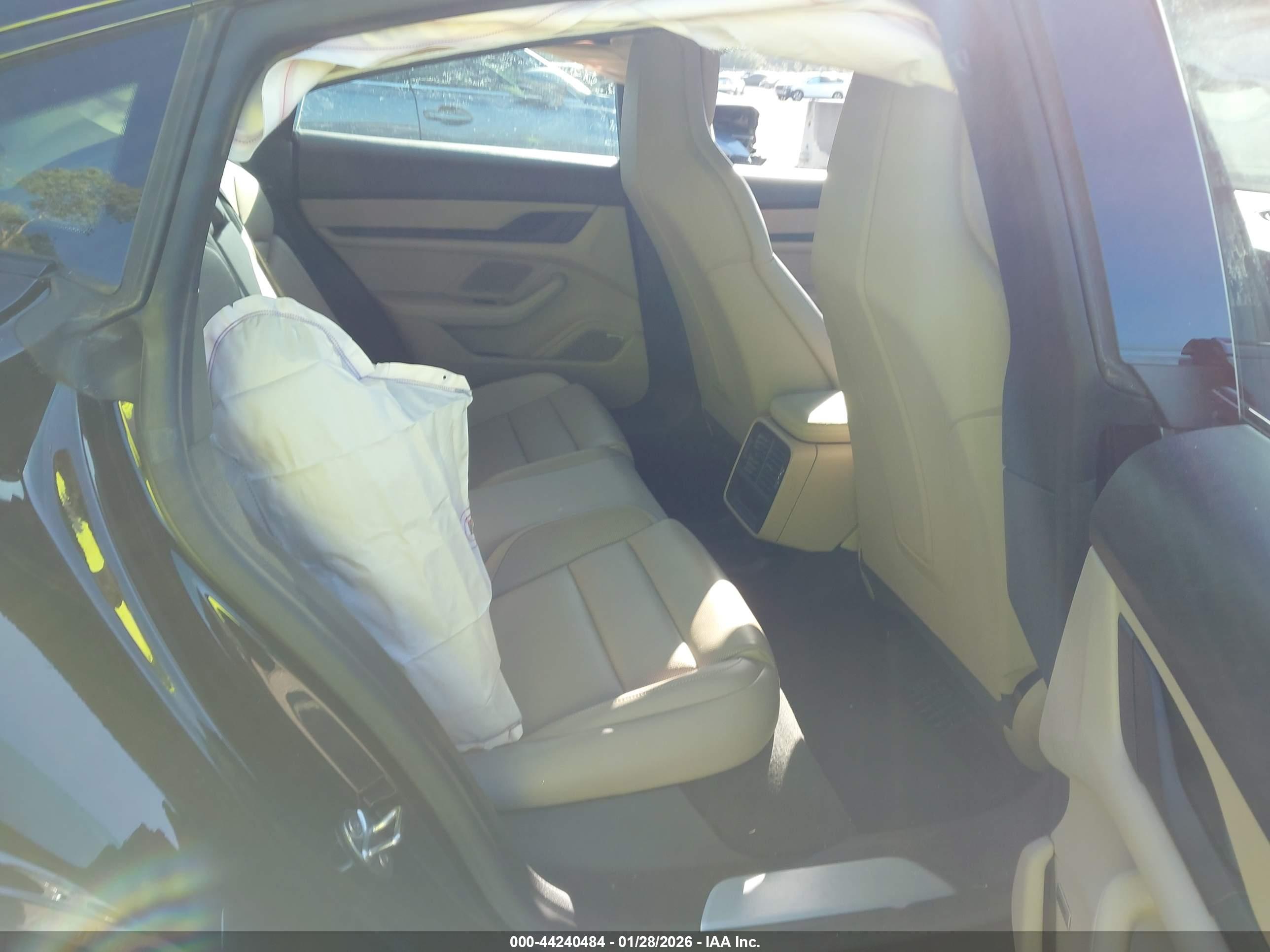 PORSCHE TAYCAN image 8