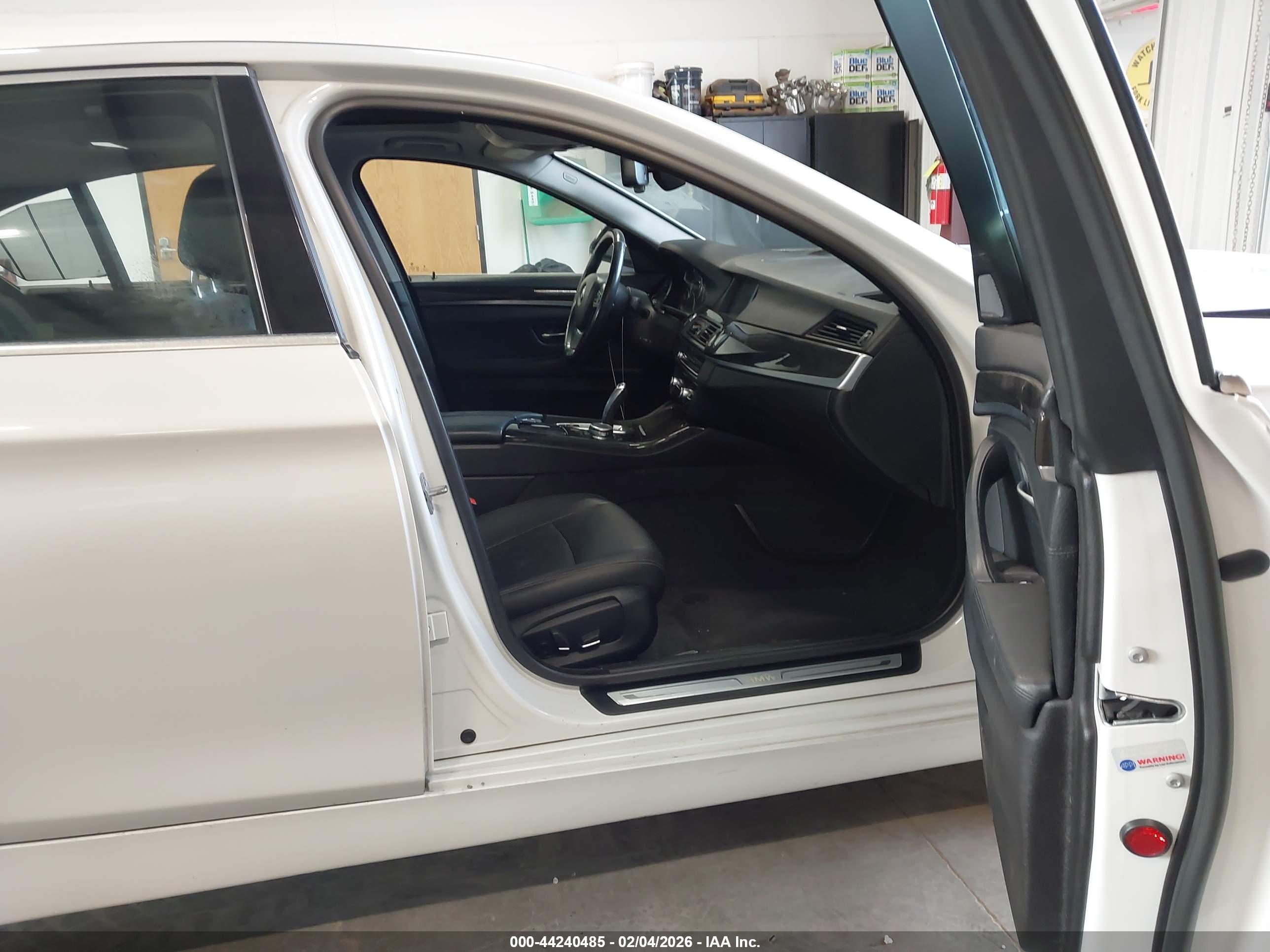 BMW 528I image 5