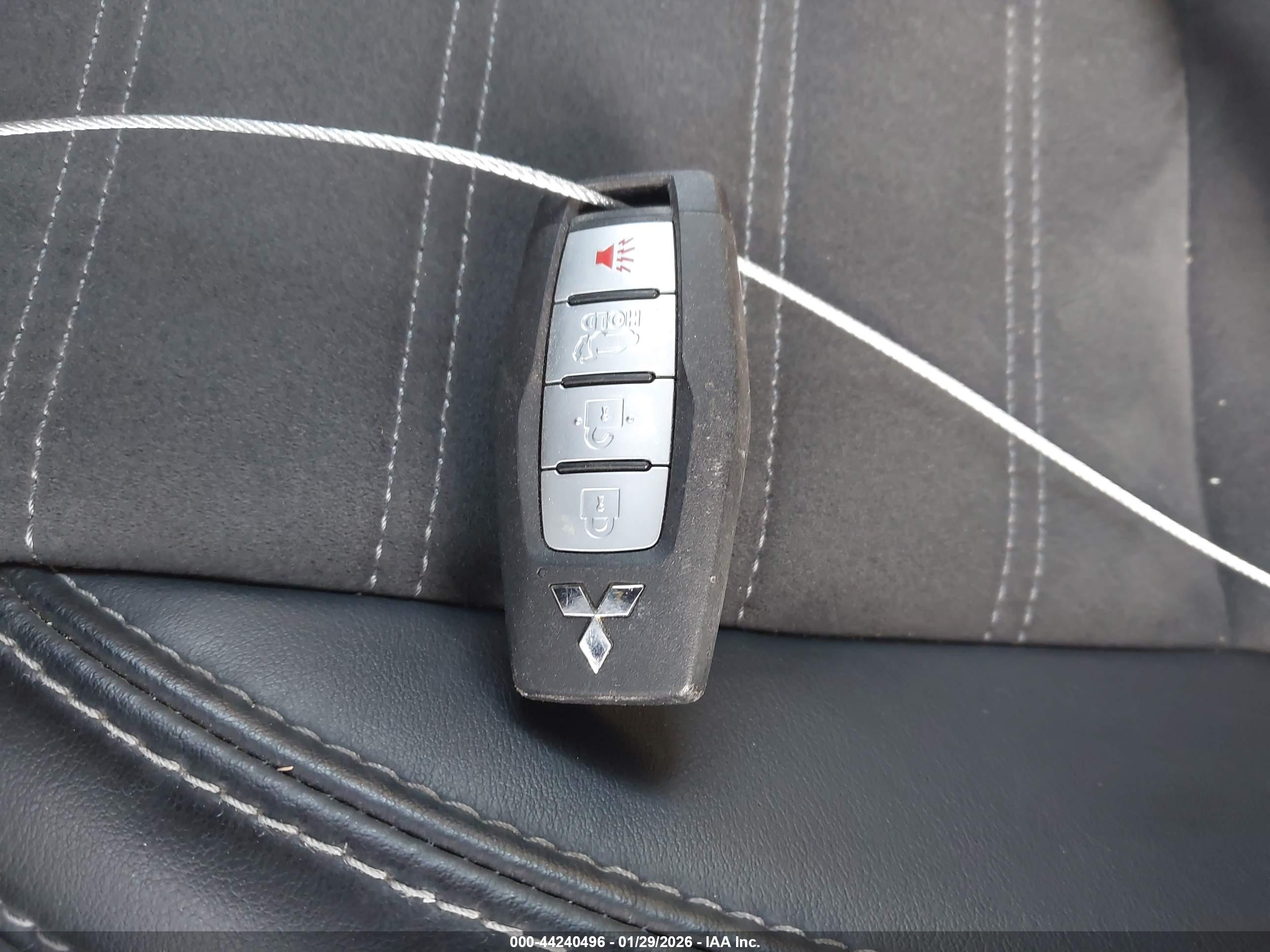 MITSUBISHI OUTLANDER image 11