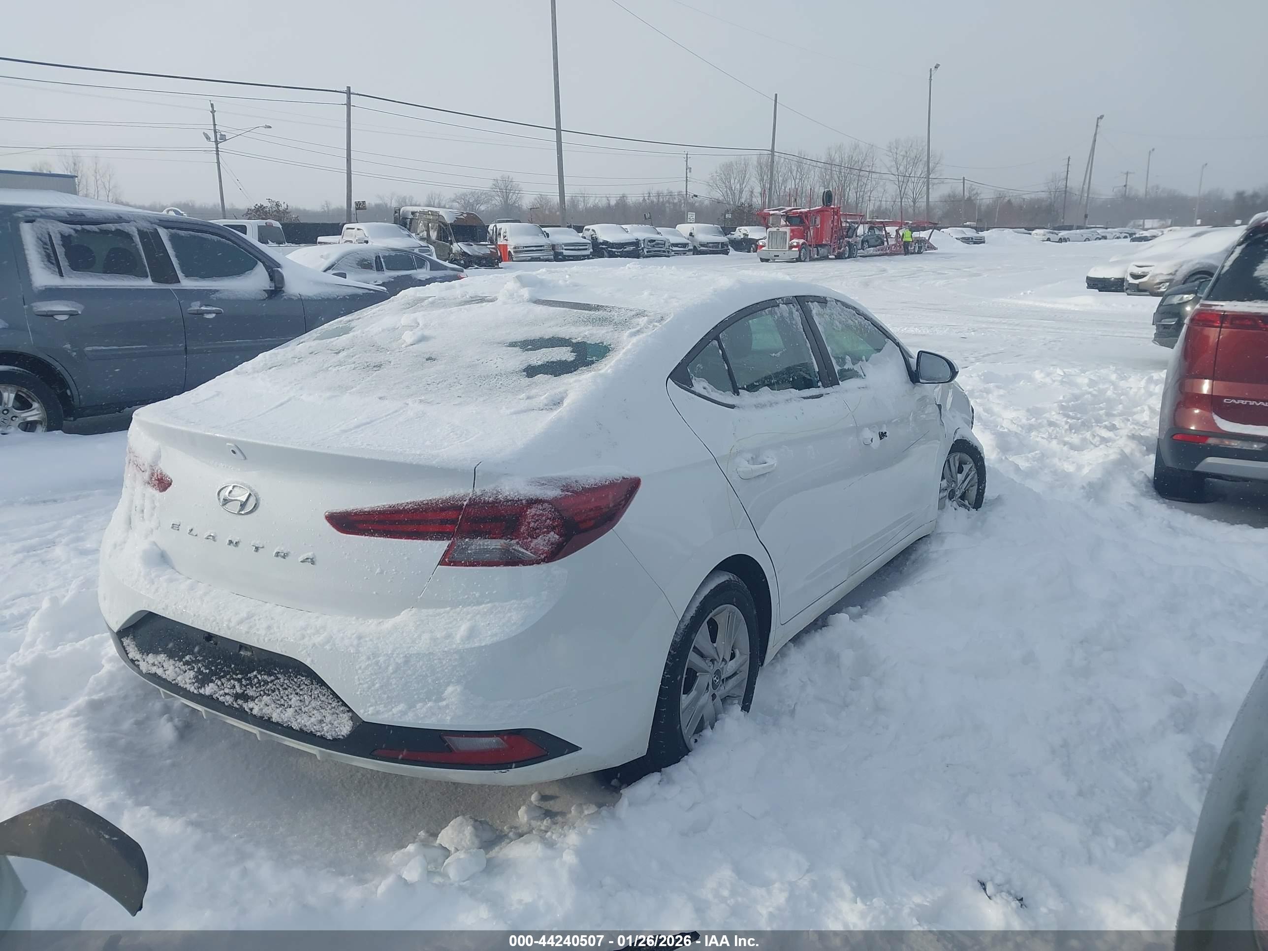 HYUNDAI ELANTRA image 4