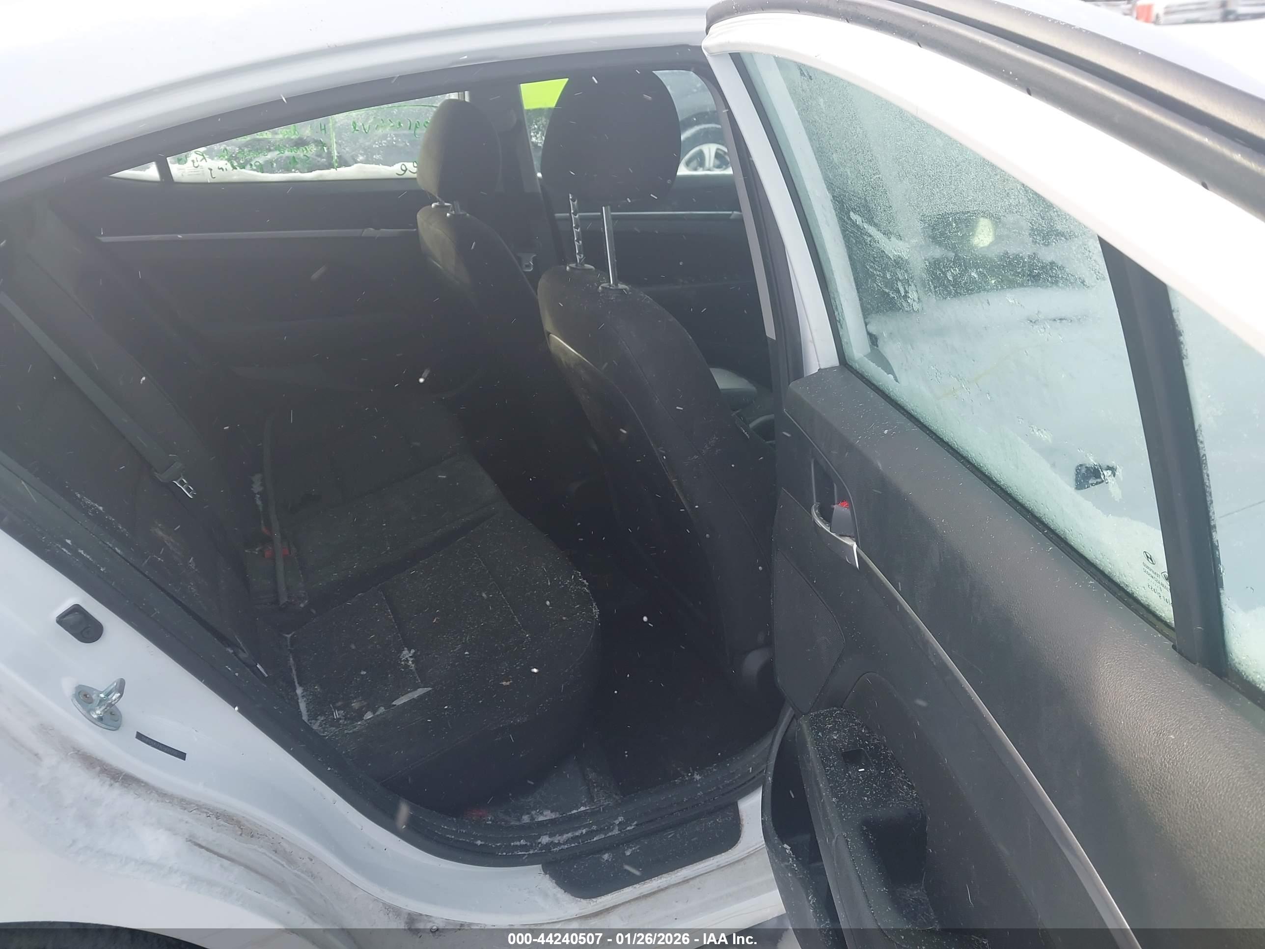 HYUNDAI ELANTRA image 8