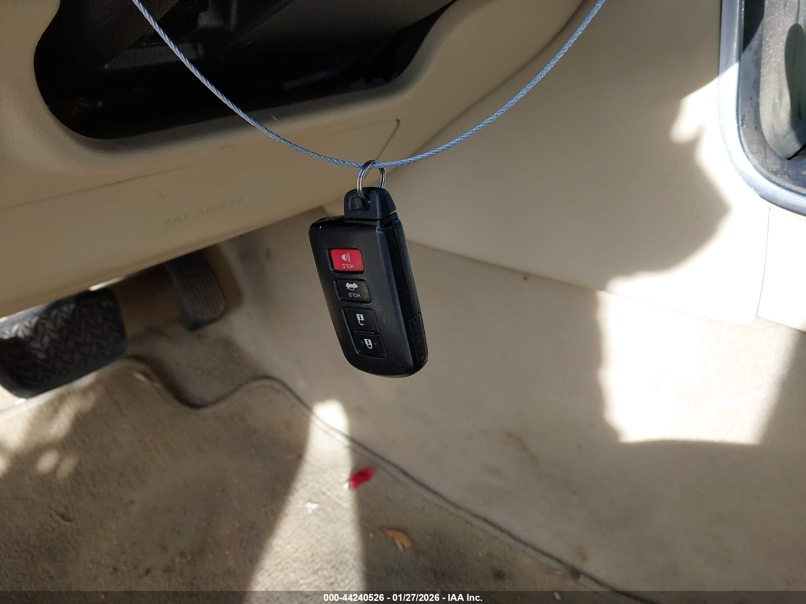 TOYOTA CAMRY image 11