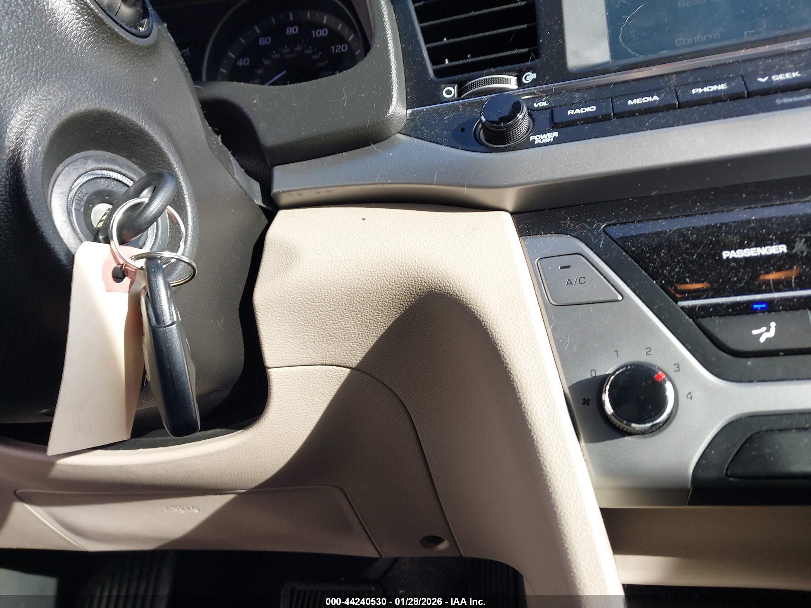 HYUNDAI ELANTRA image 11