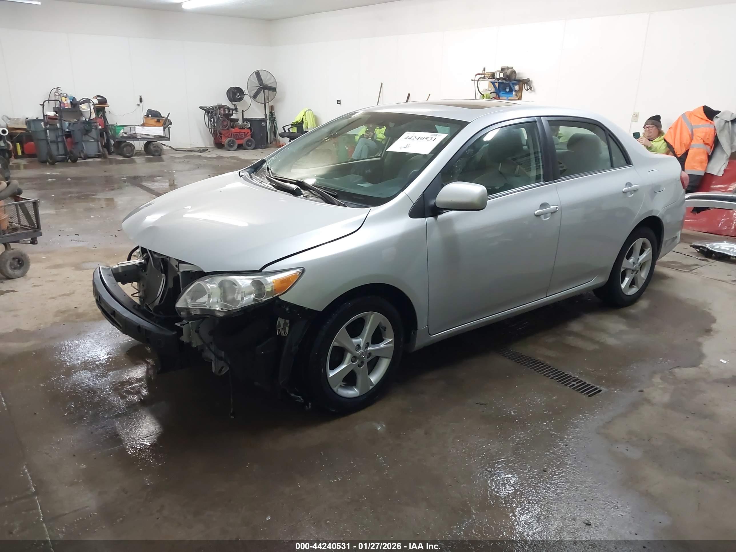 TOYOTA COROLLA image 2