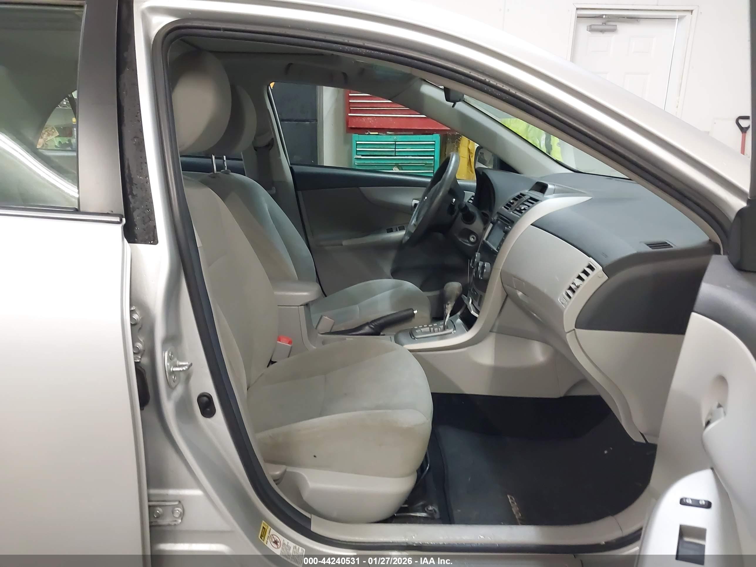 TOYOTA COROLLA image 5