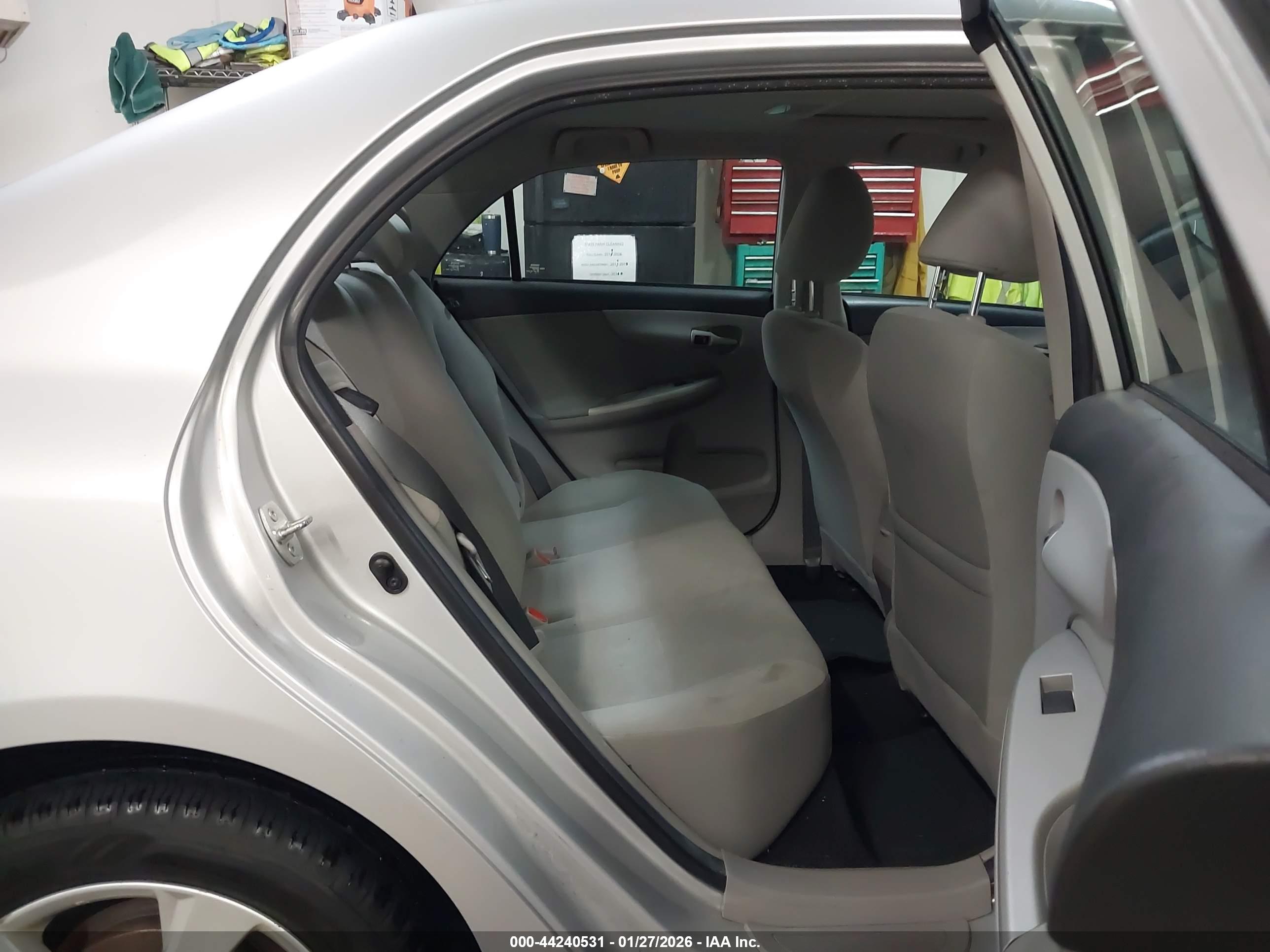 TOYOTA COROLLA image 8