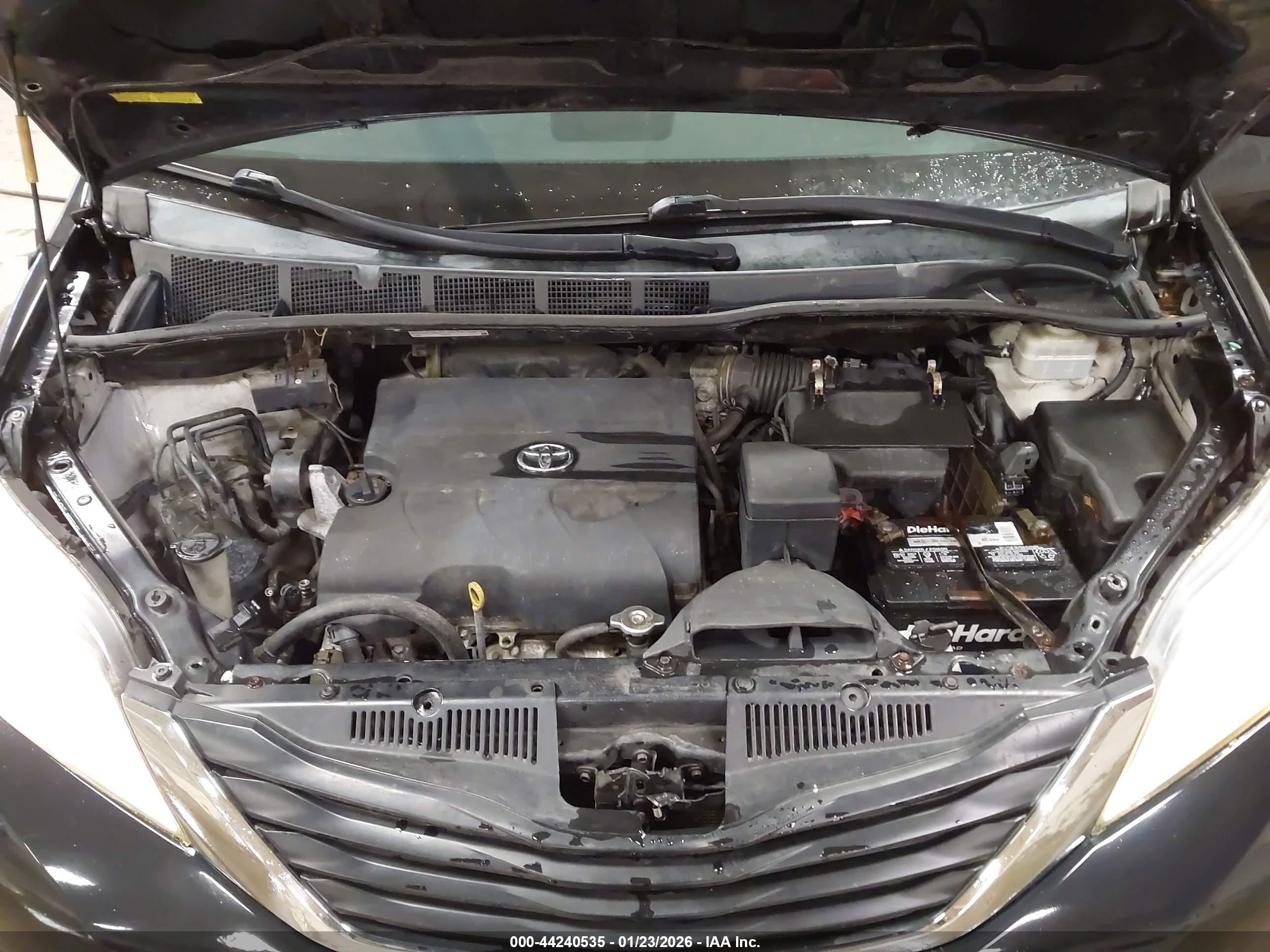 TOYOTA SIENNA image 10
