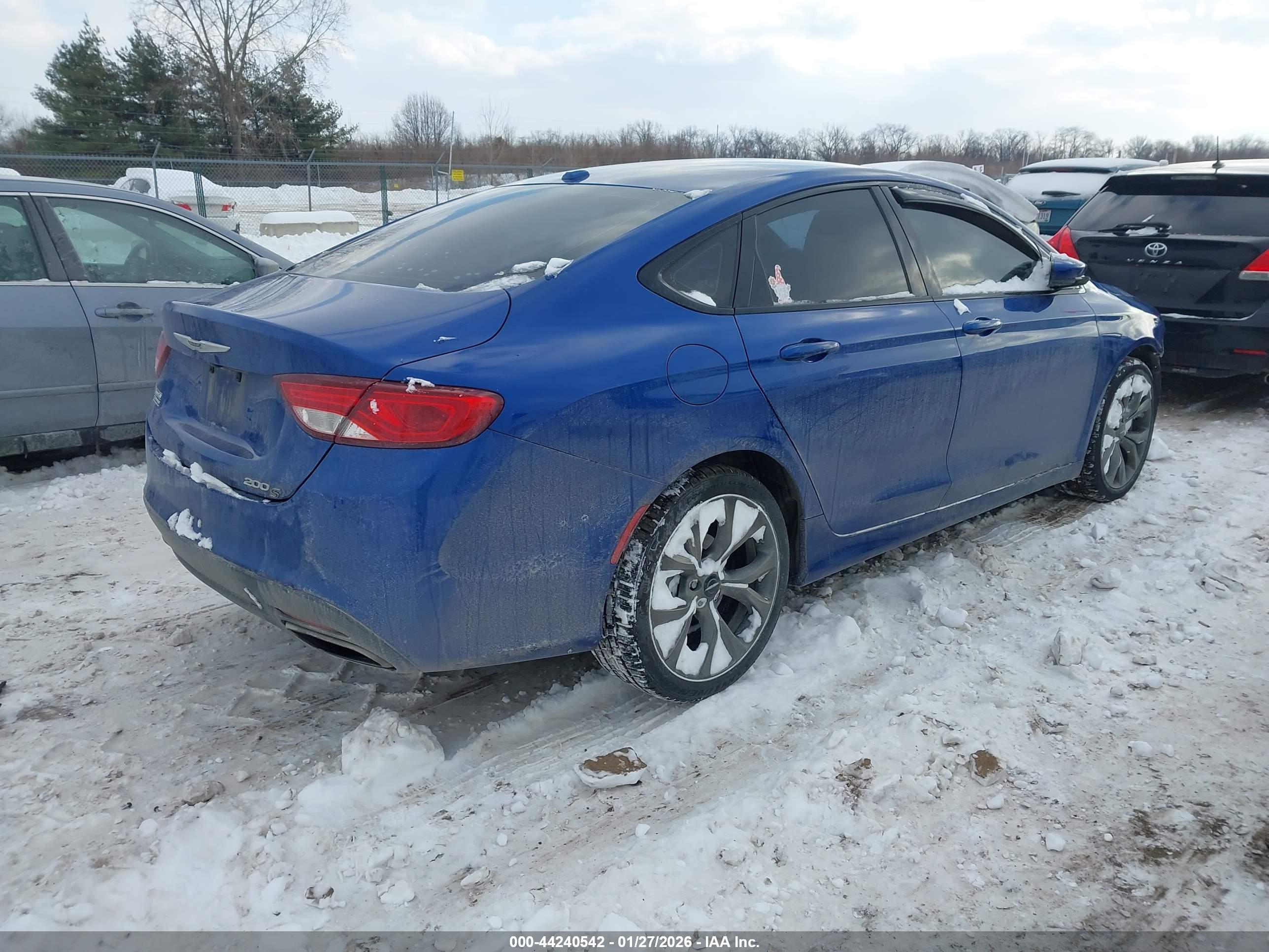 CHRYSLER 200 image 4