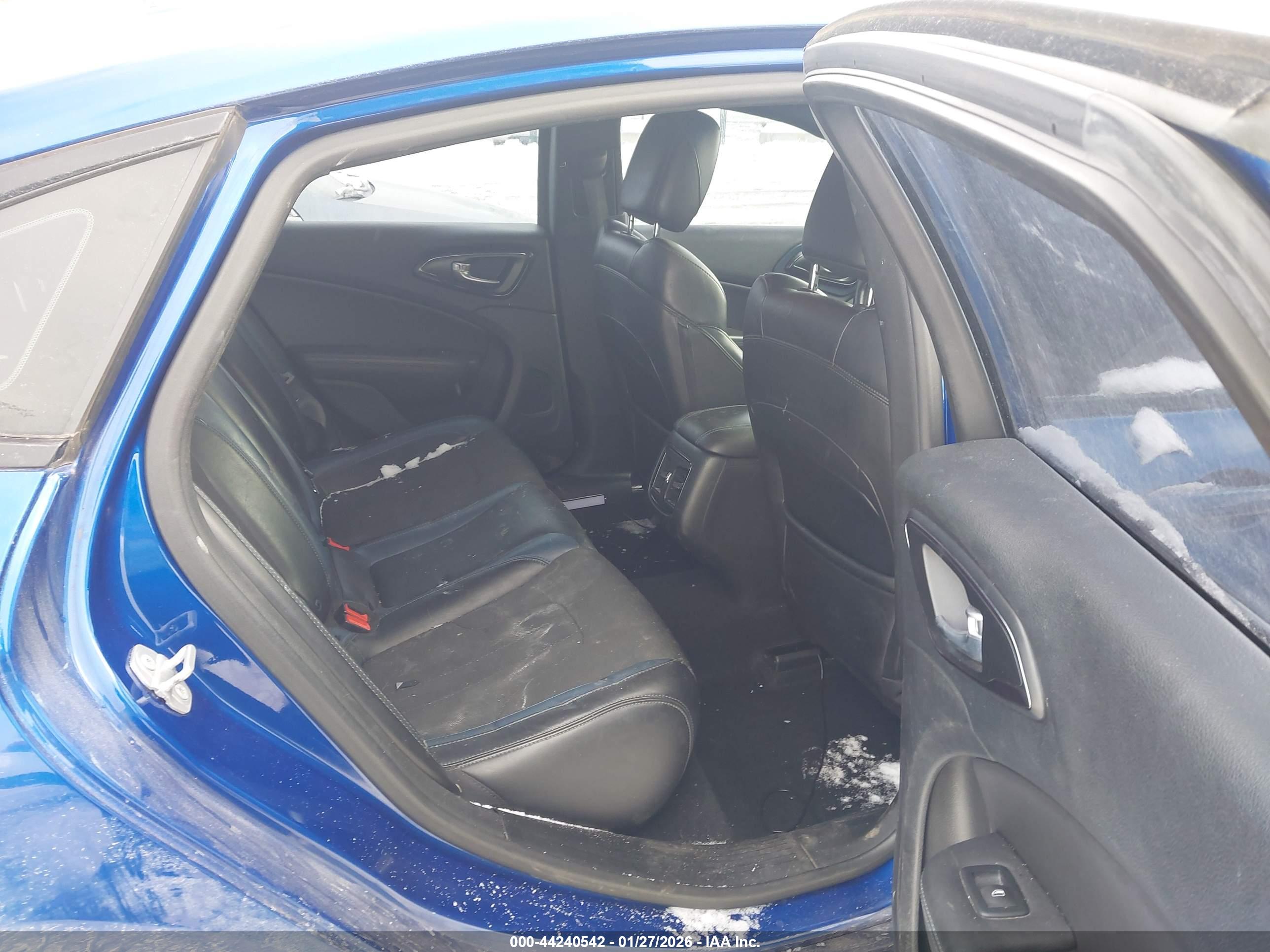 CHRYSLER 200 image 8