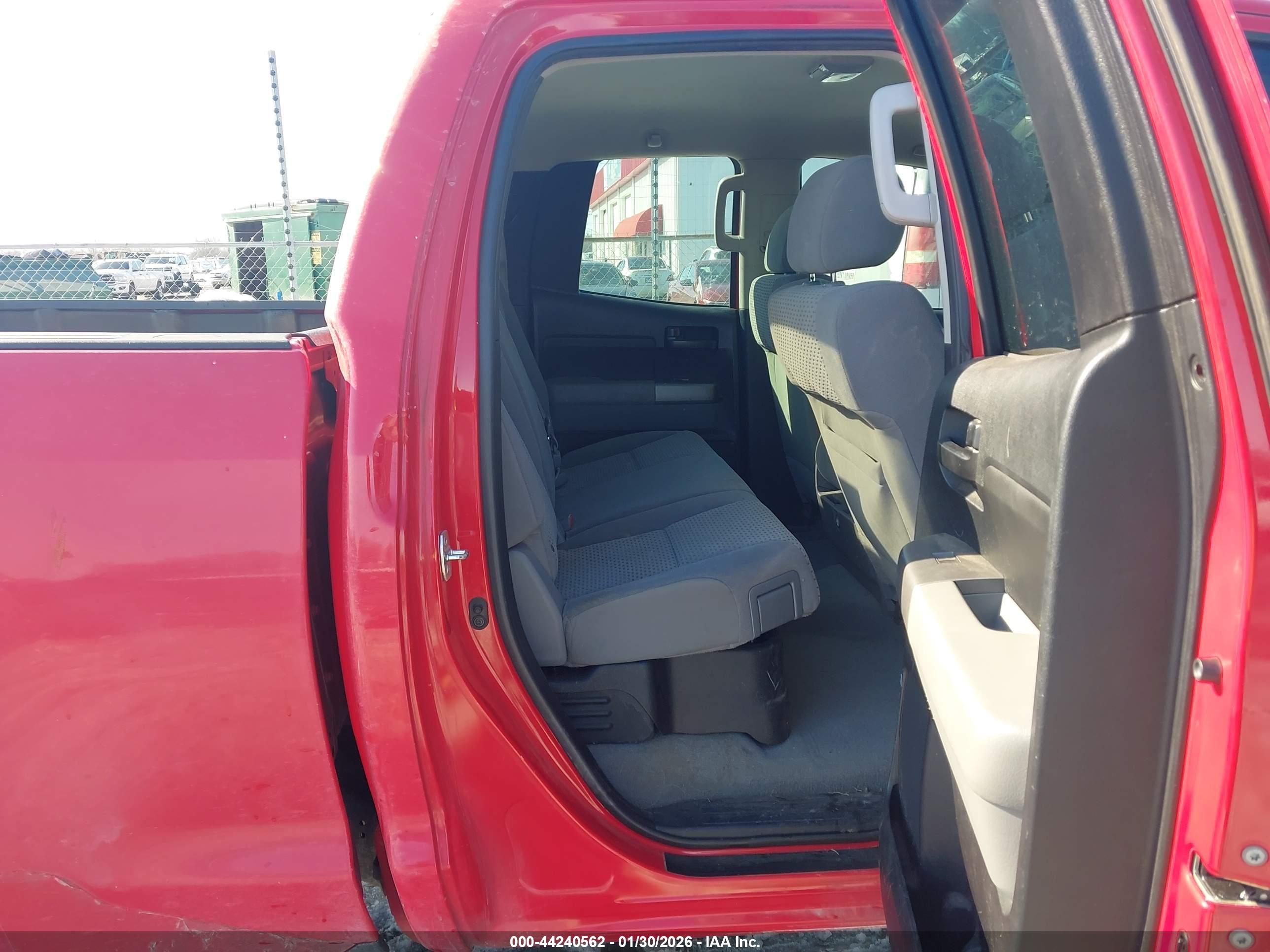 TOYOTA TUNDRA image 8