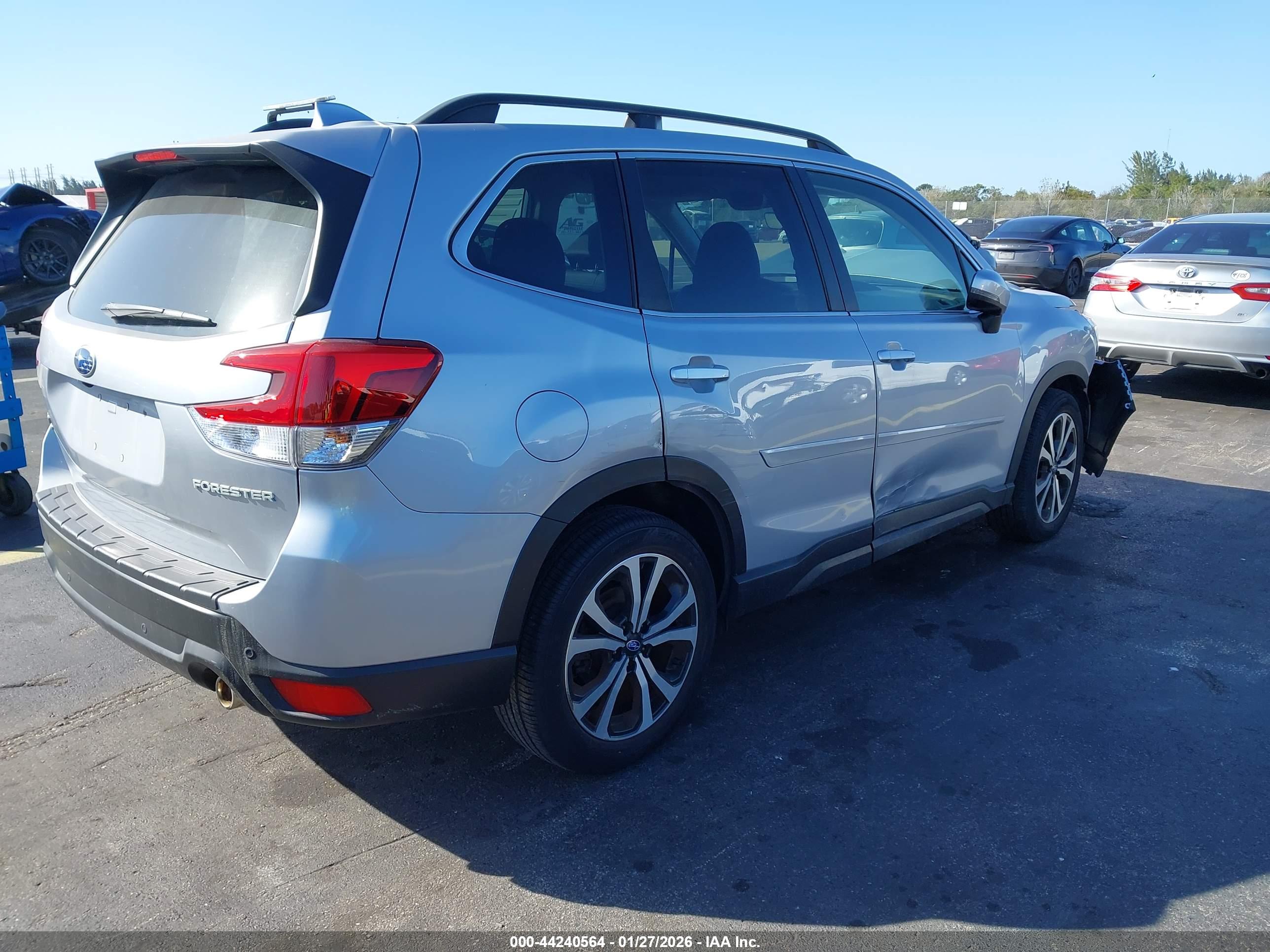 SUBARU FORESTER image 4