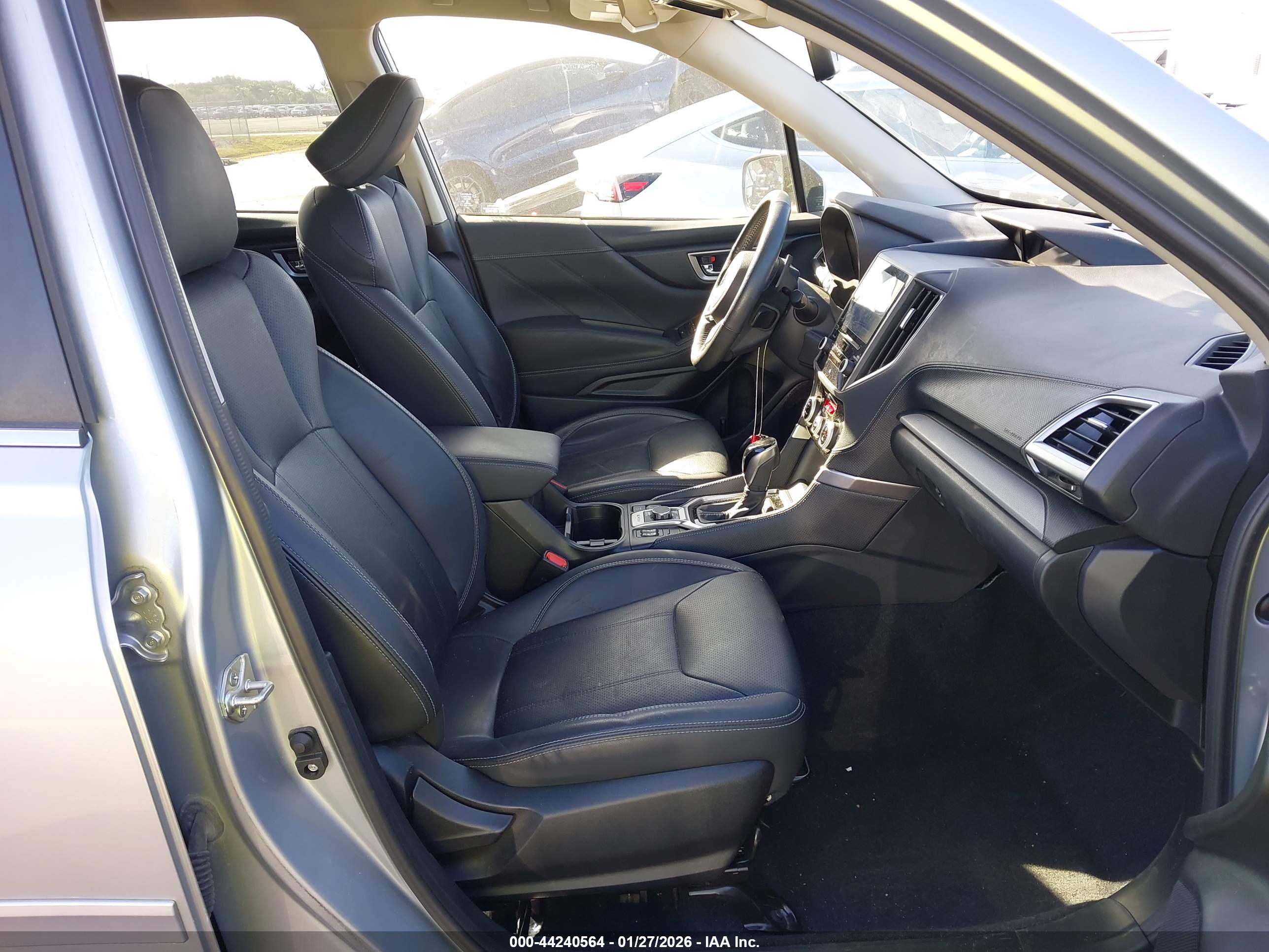 SUBARU FORESTER image 5