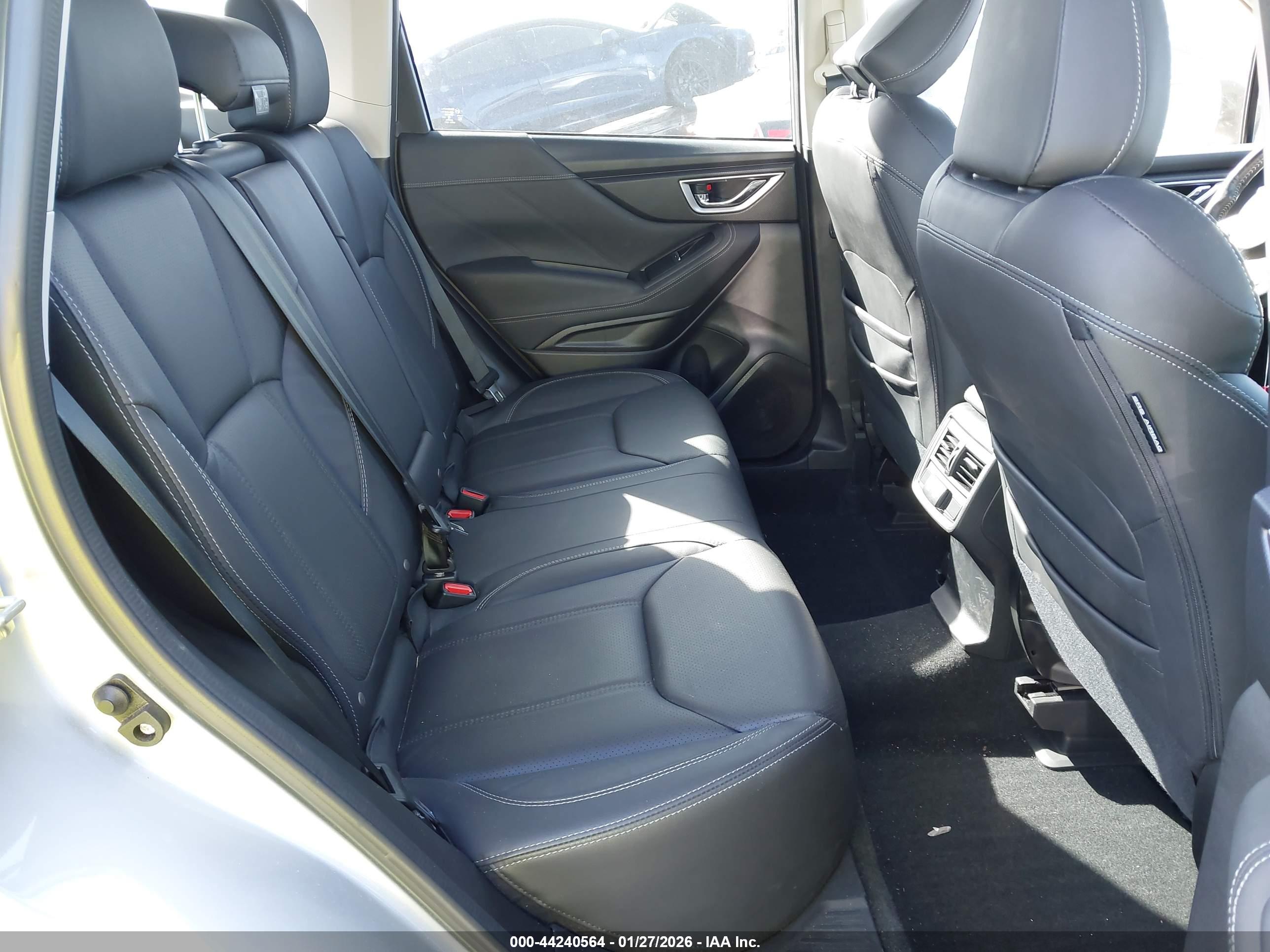 SUBARU FORESTER image 8