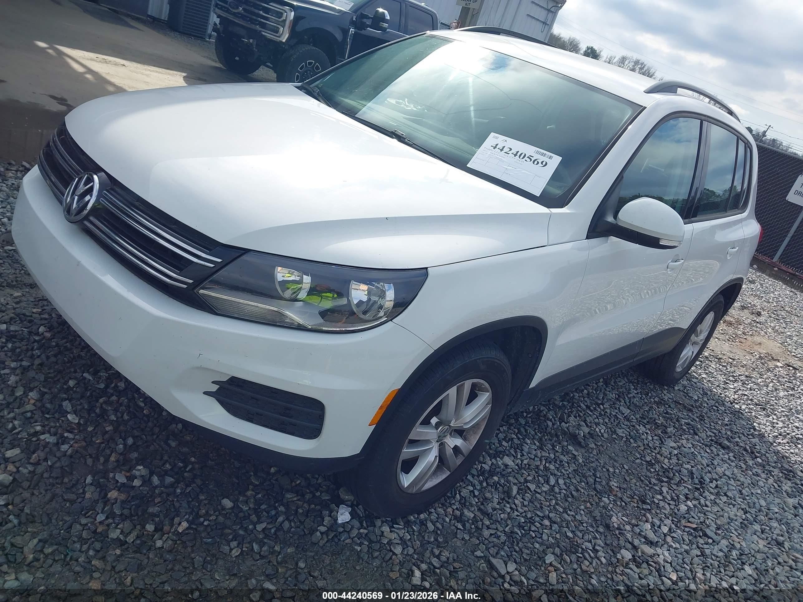 VOLKSWAGEN TIGUAN image 2