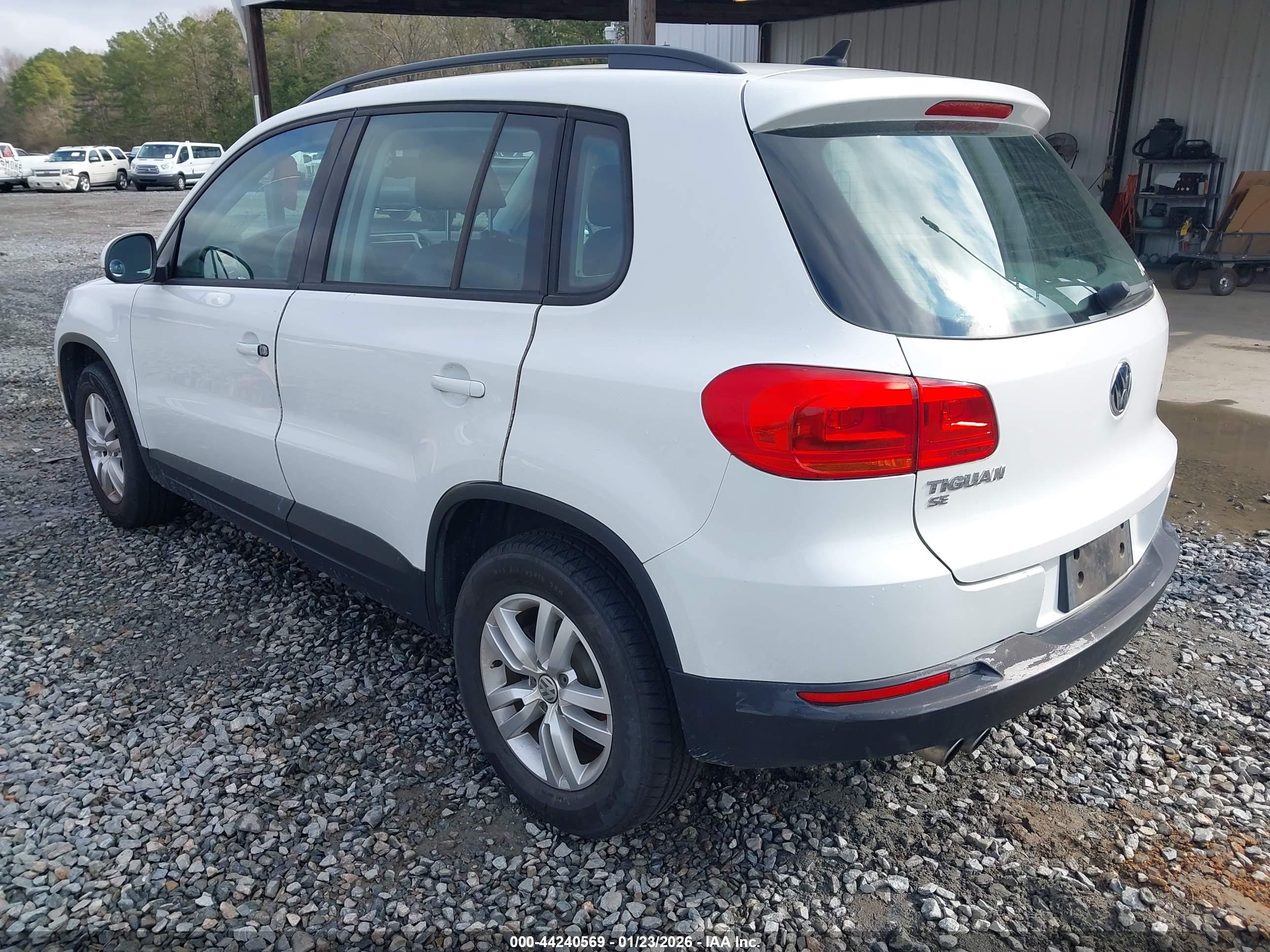 VOLKSWAGEN TIGUAN image 3