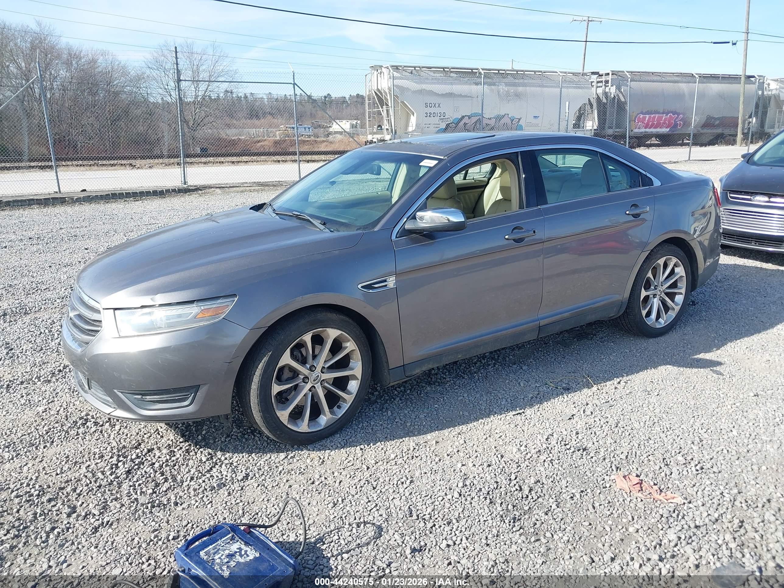 FORD TAURUS image 2