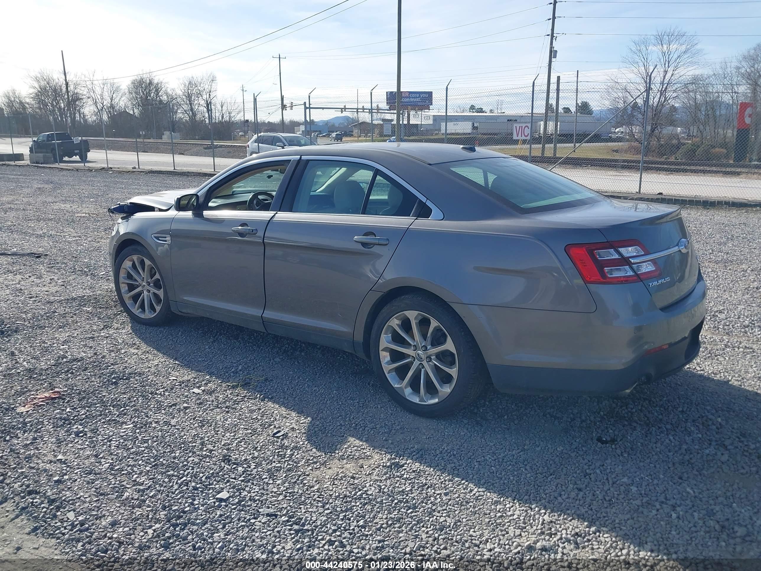 FORD TAURUS image 3