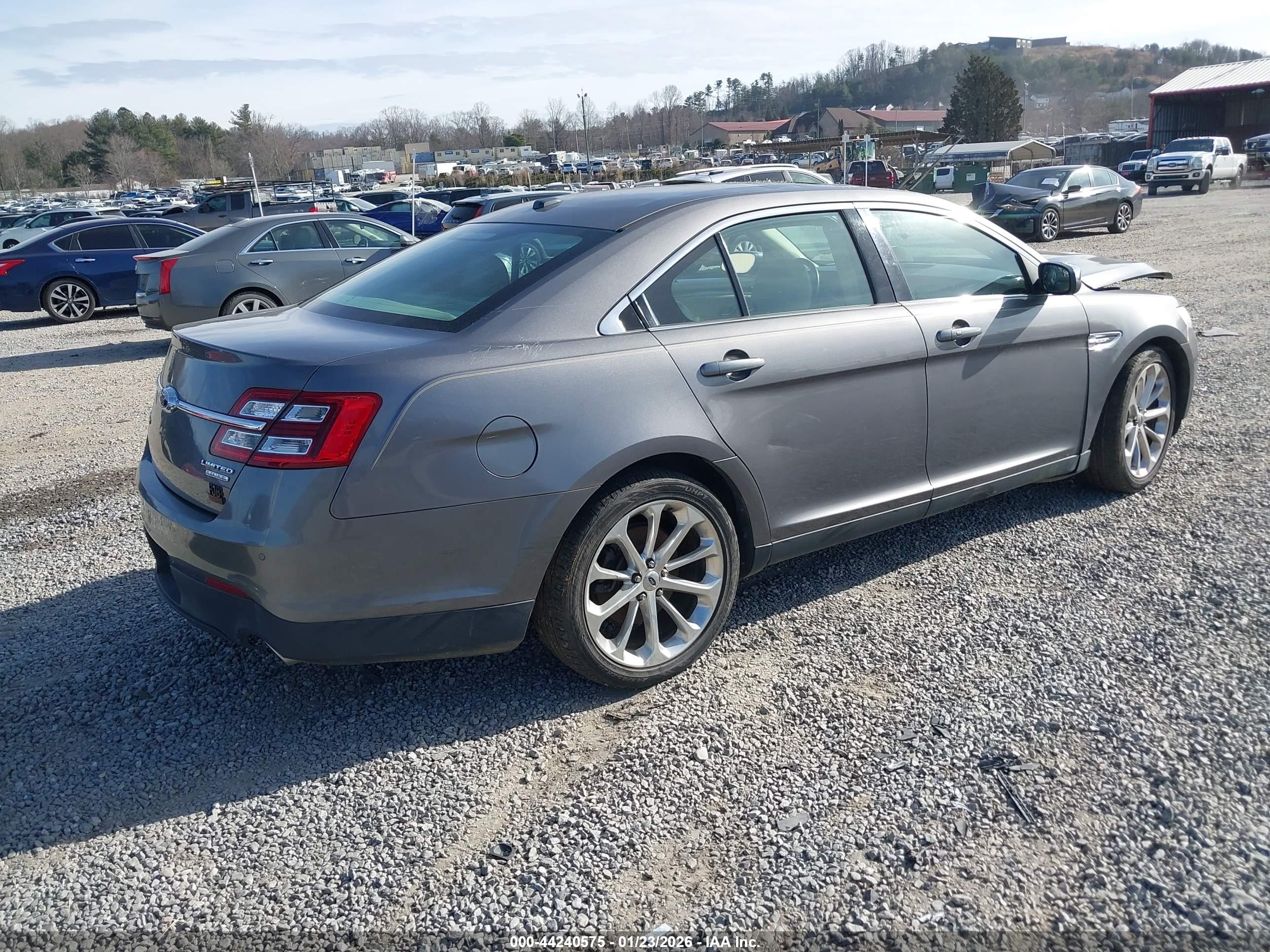 FORD TAURUS image 4