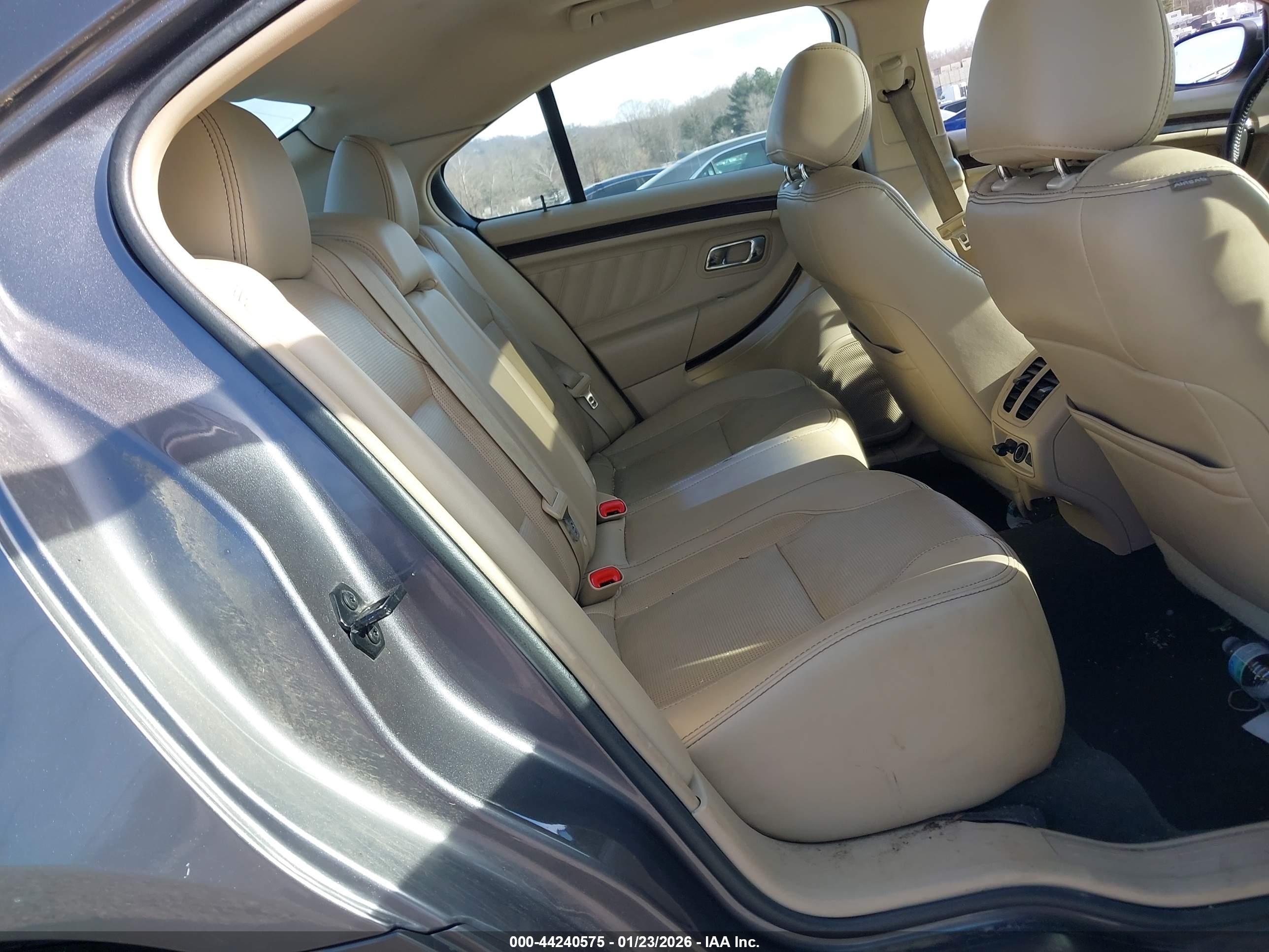 FORD TAURUS image 8