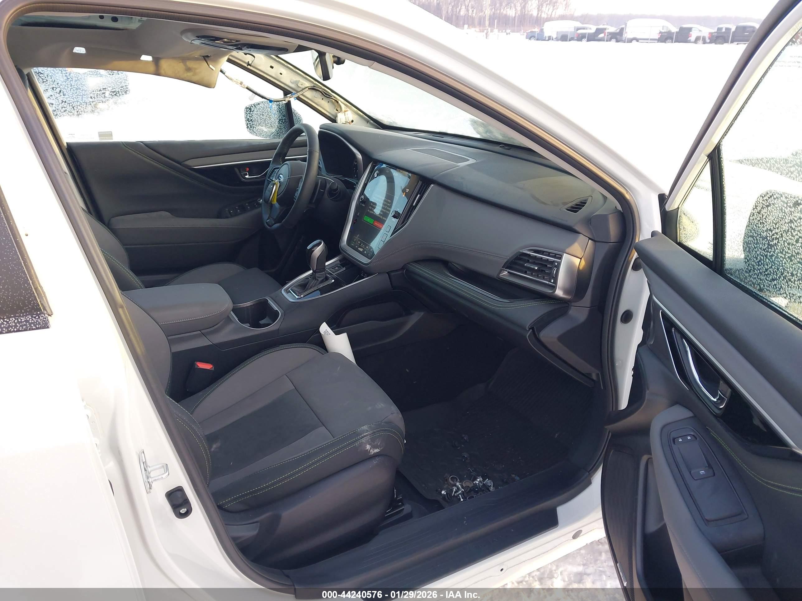 SUBARU OUTBACK image 5