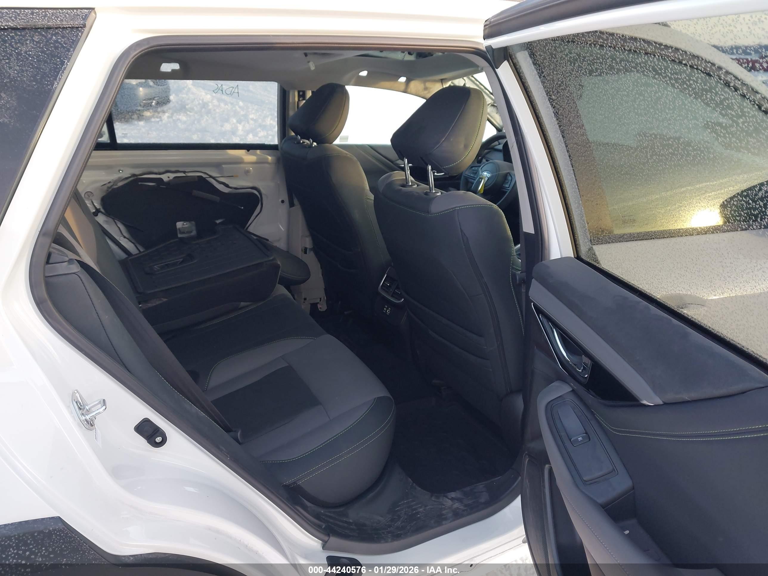 SUBARU OUTBACK image 8