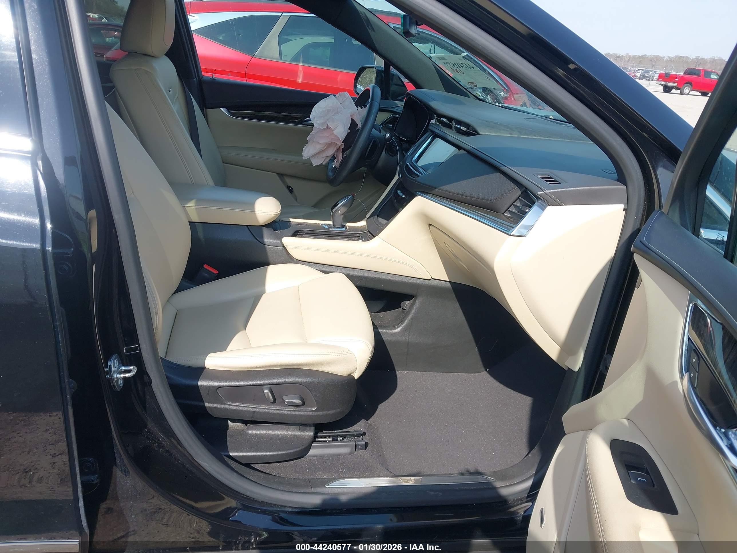 CADILLAC XT5 image 5