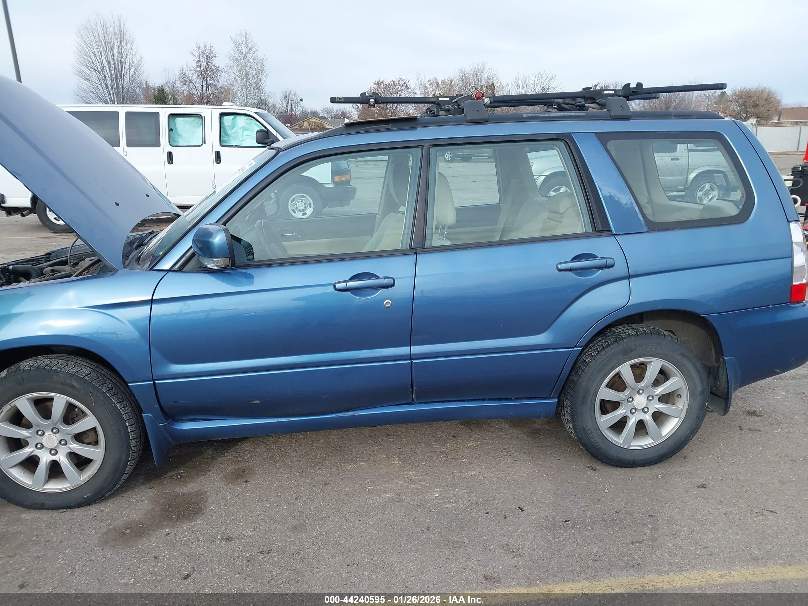 SUBARU FORESTER image 6