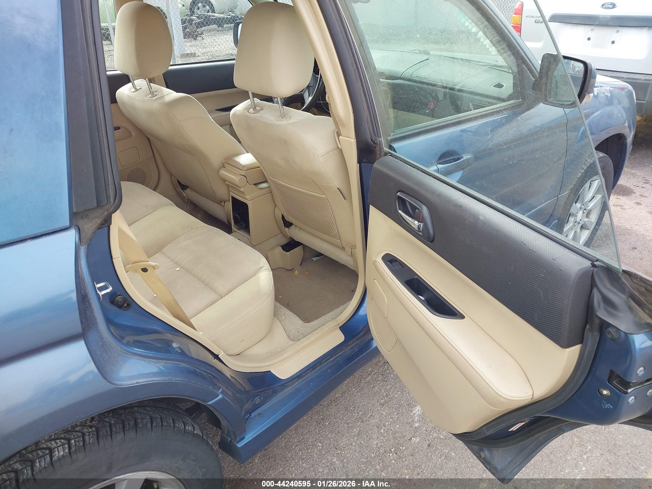 SUBARU FORESTER image 8