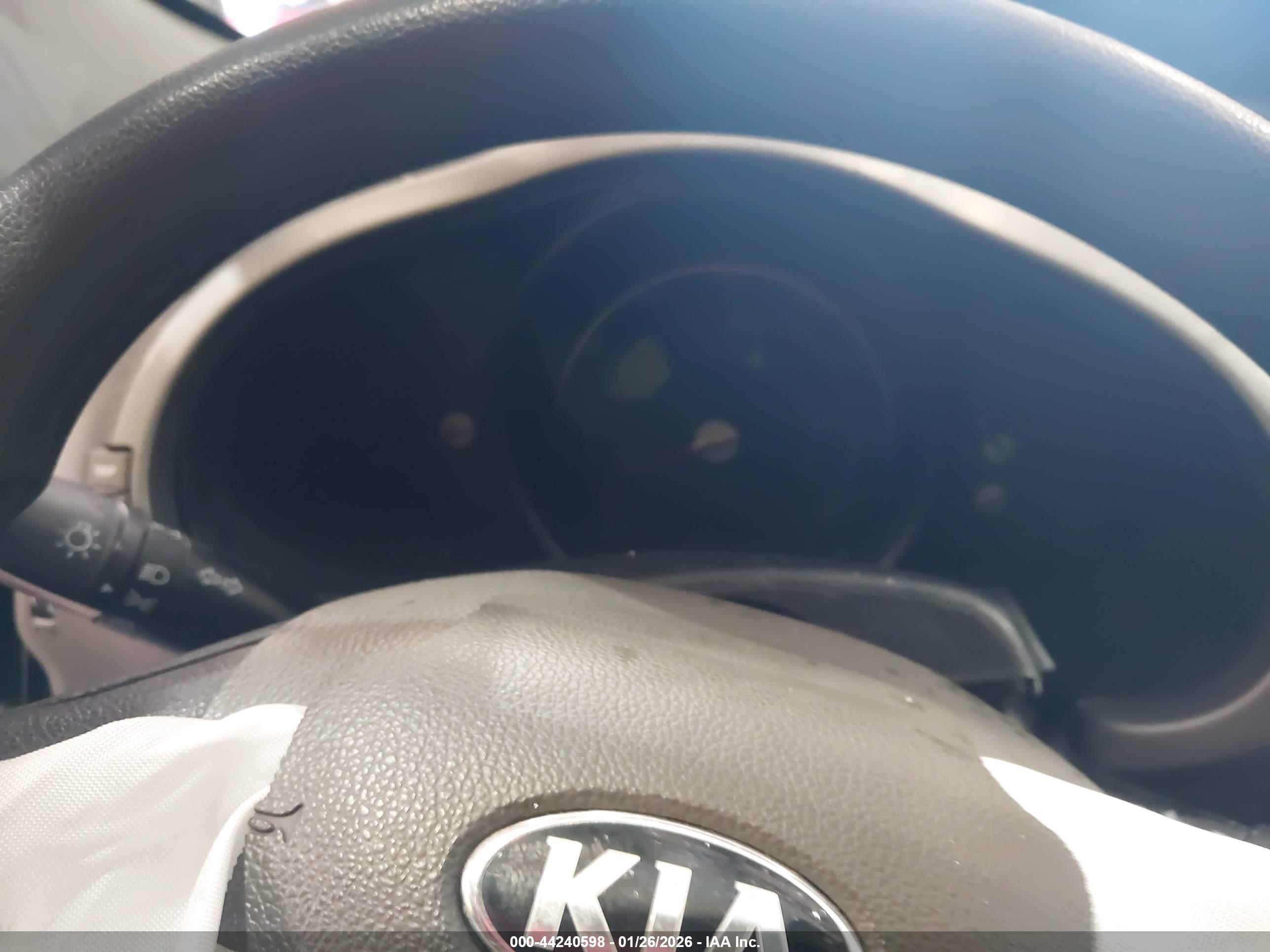 KIA SPORTAGE image 7