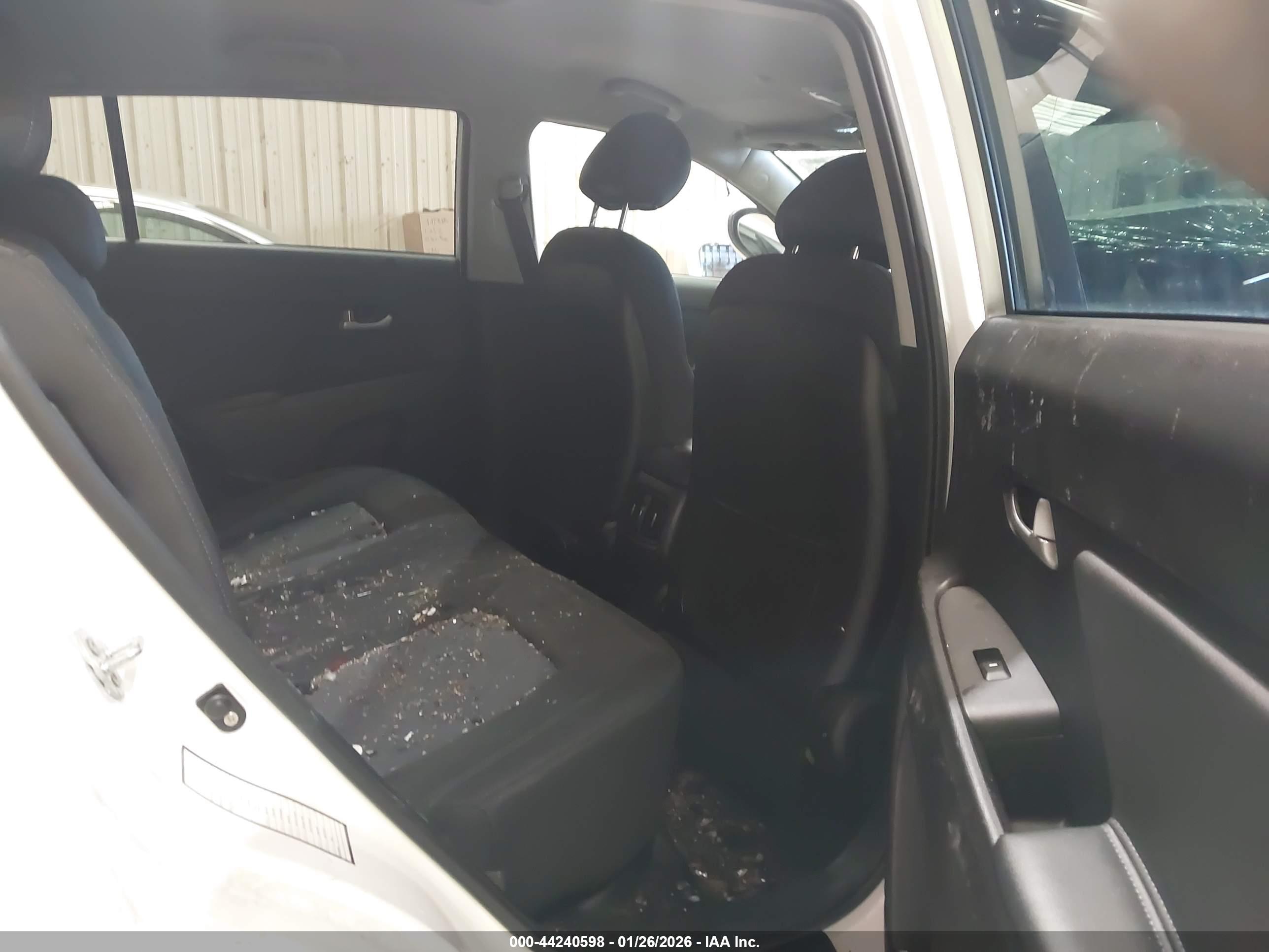 KIA SPORTAGE image 8