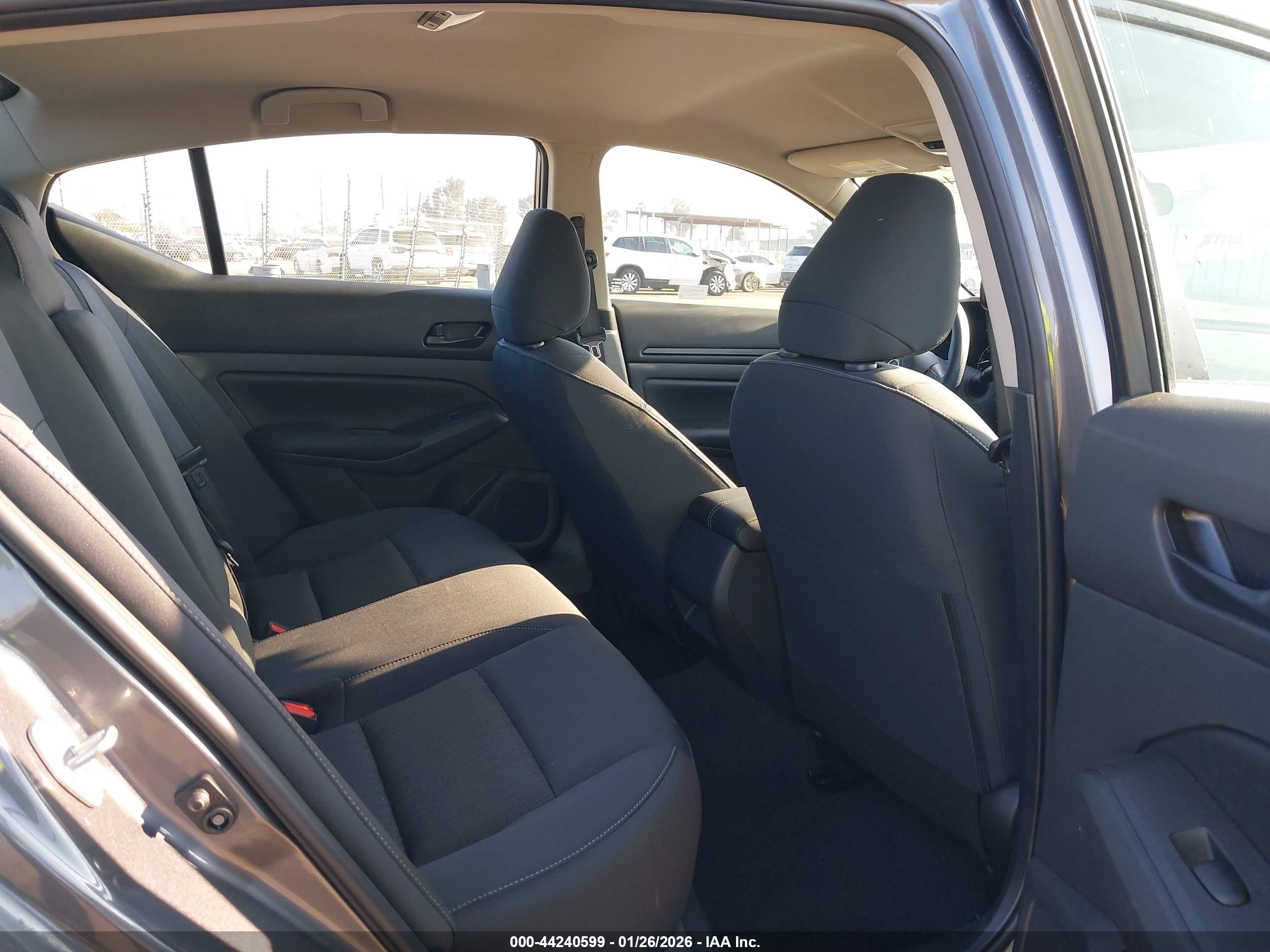 NISSAN ALTIMA image 8