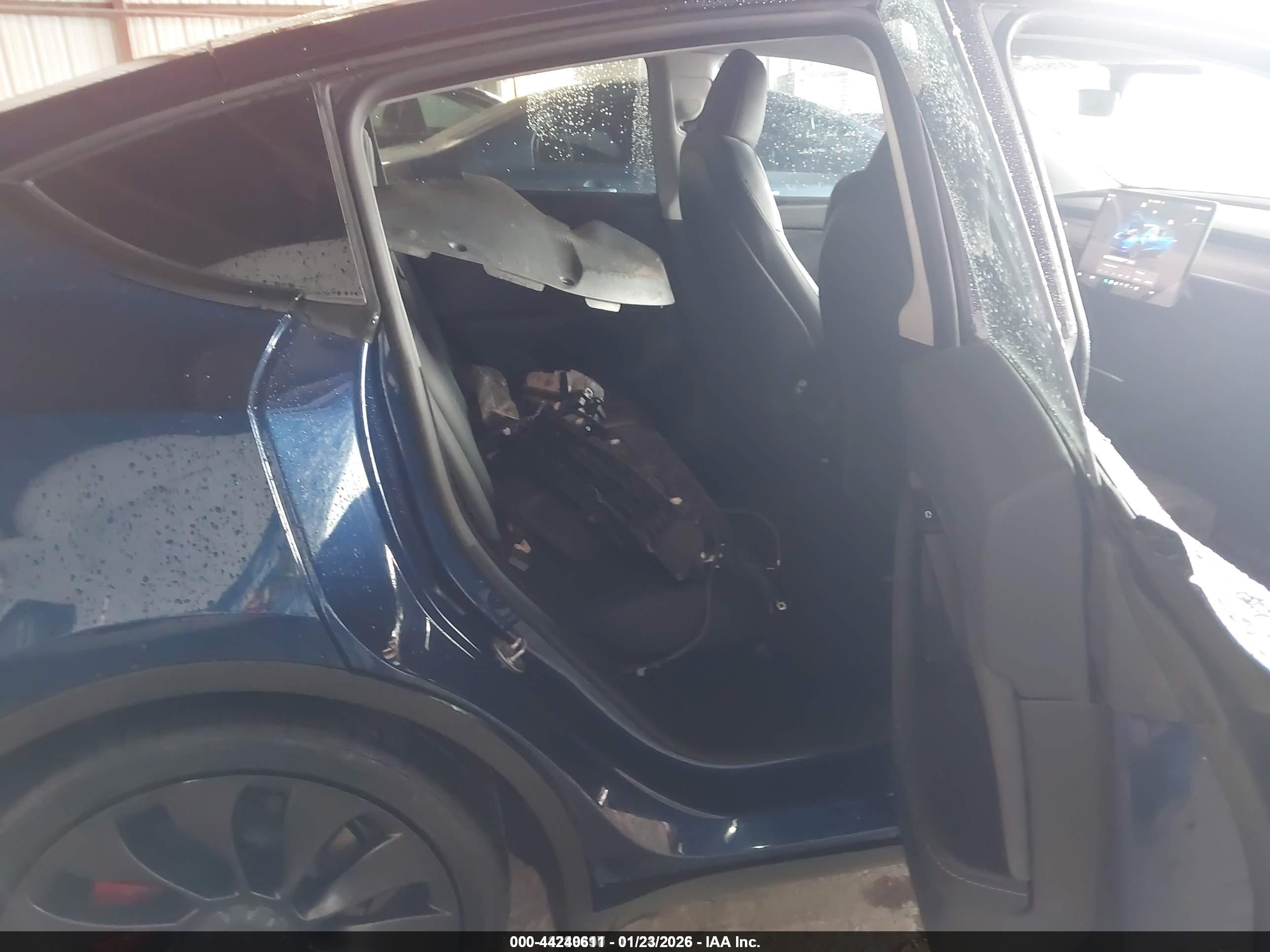 TESLA MODEL image 8