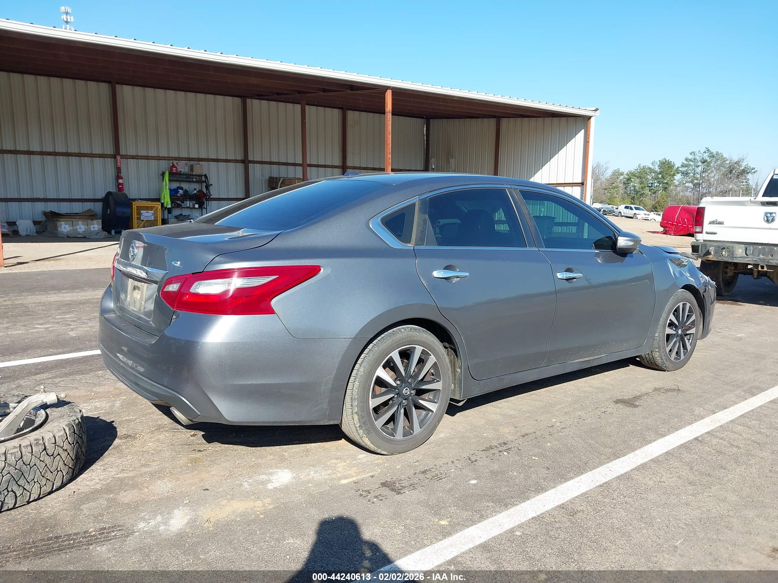 NISSAN ALTIMA image 4