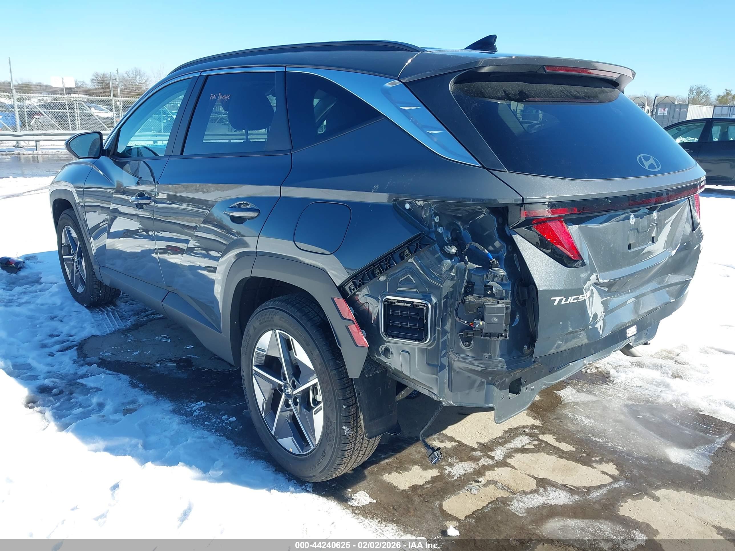 HYUNDAI TUCSON image 3