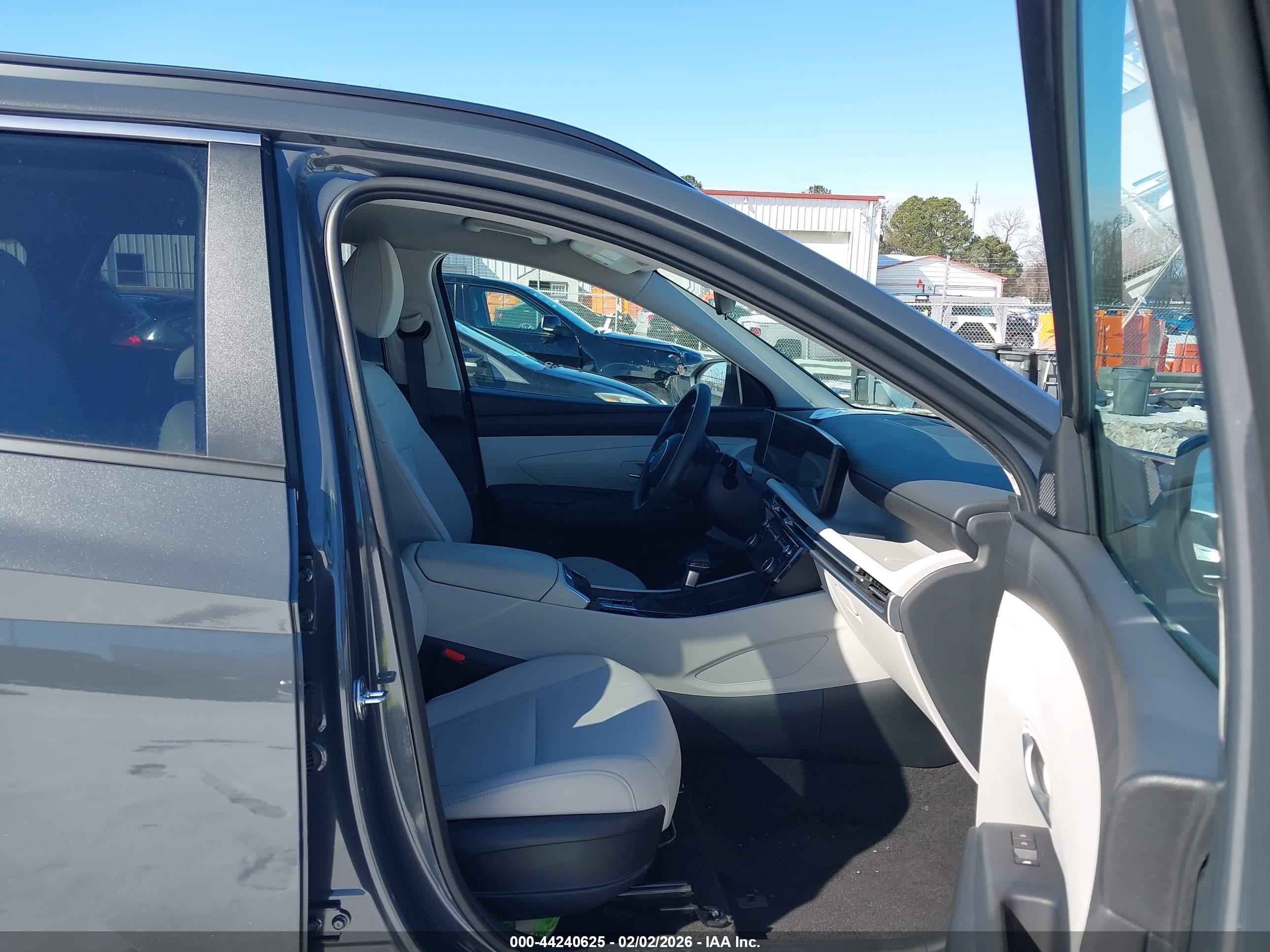 HYUNDAI TUCSON image 5
