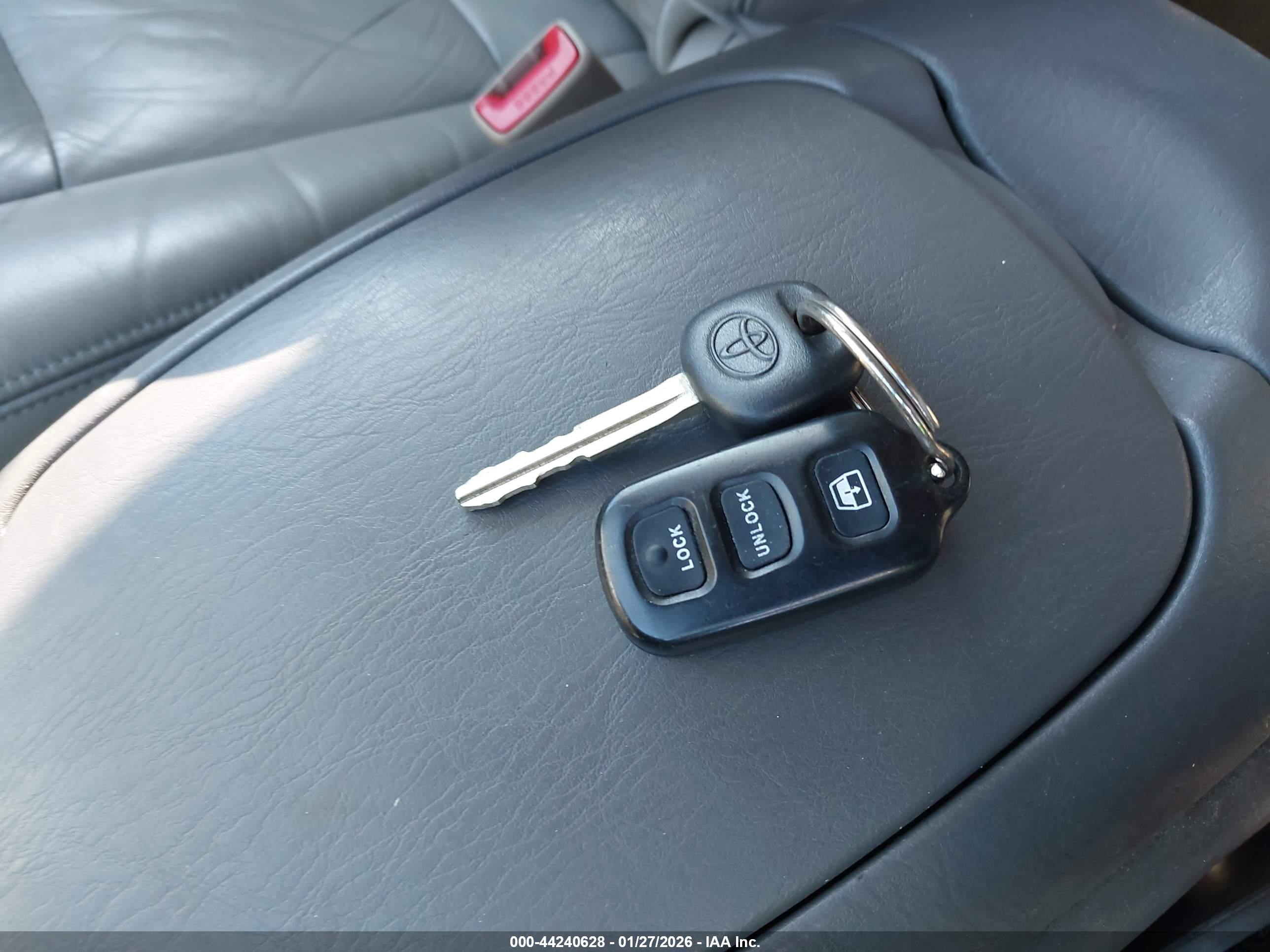 TOYOTA SEQUOIA image 11