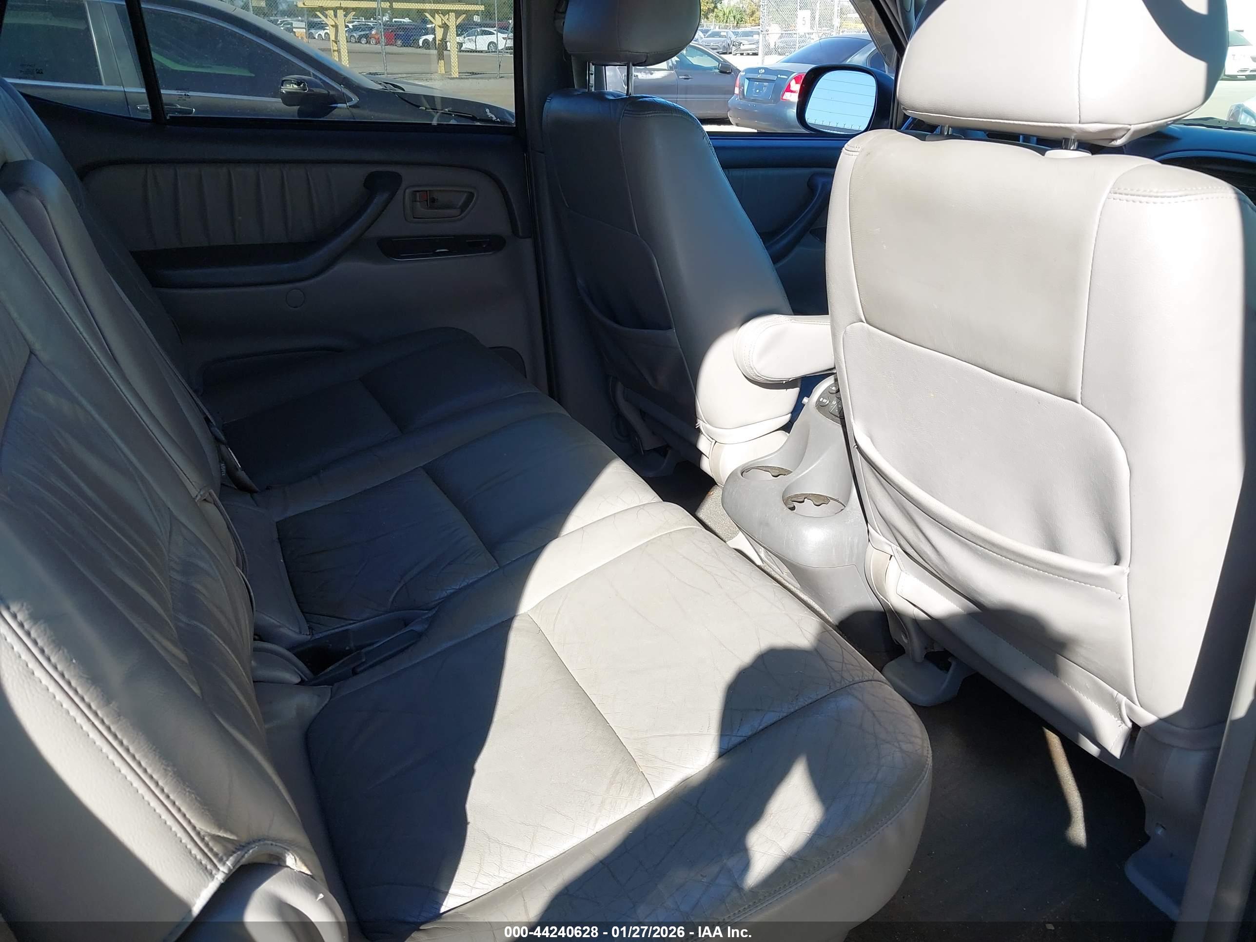 TOYOTA SEQUOIA image 8