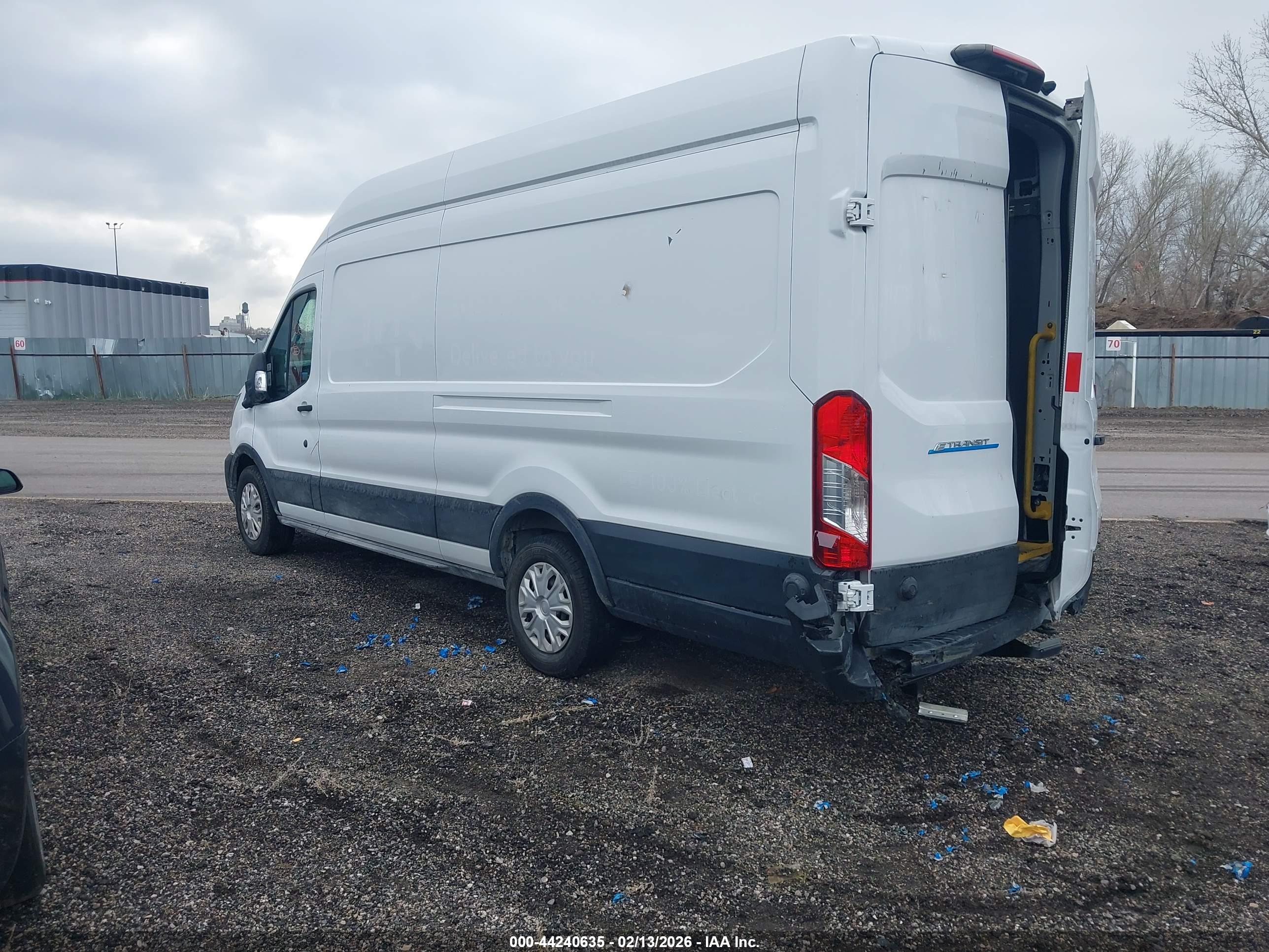 FORD E-TRANSIT-350 image 3
