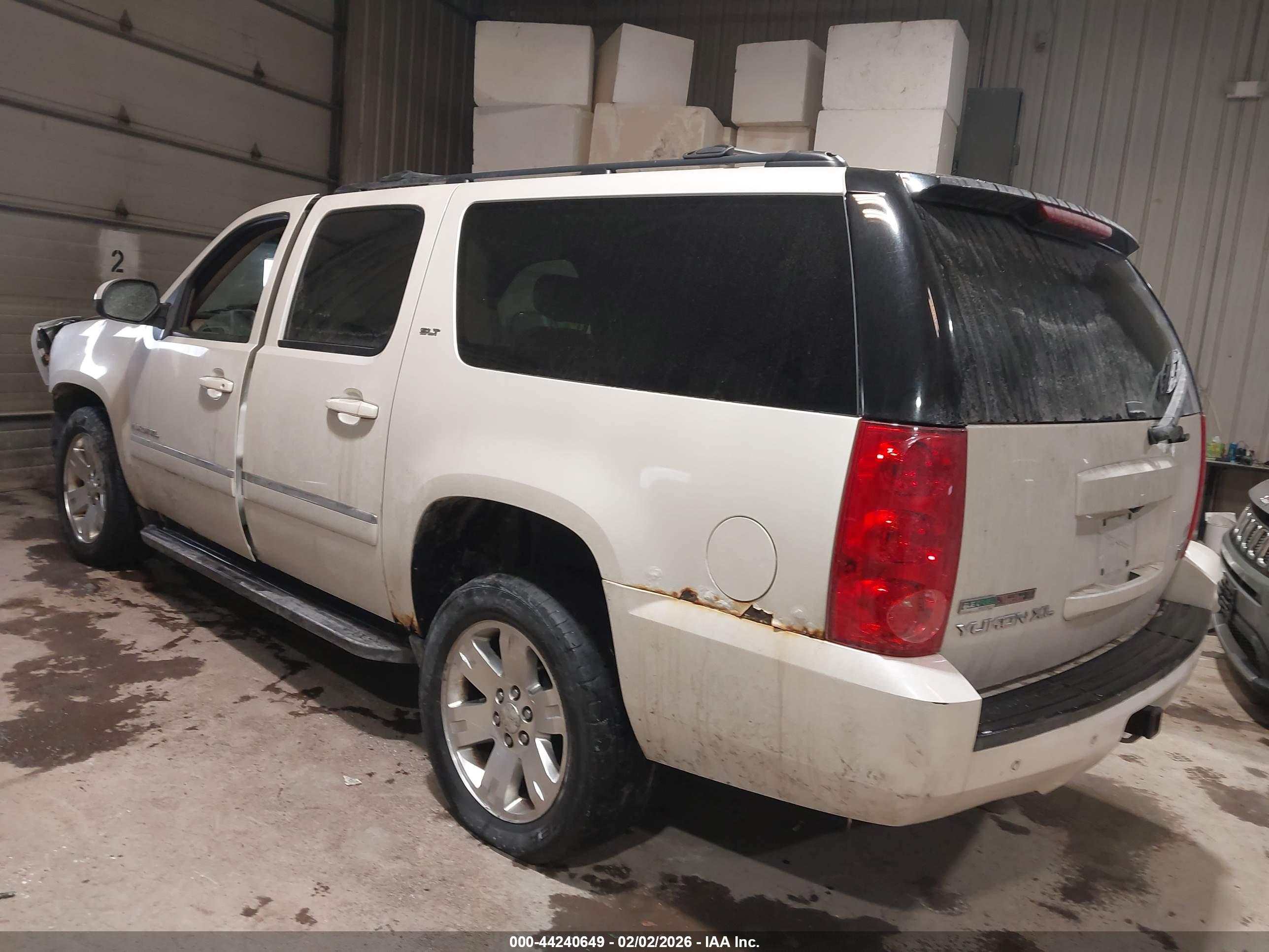 GMC YUKON image 3