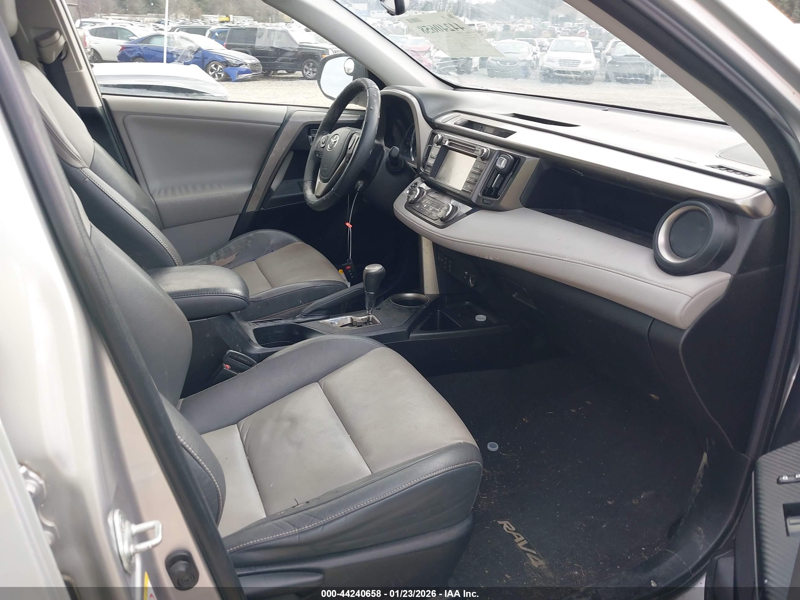 TOYOTA RAV4 image 5