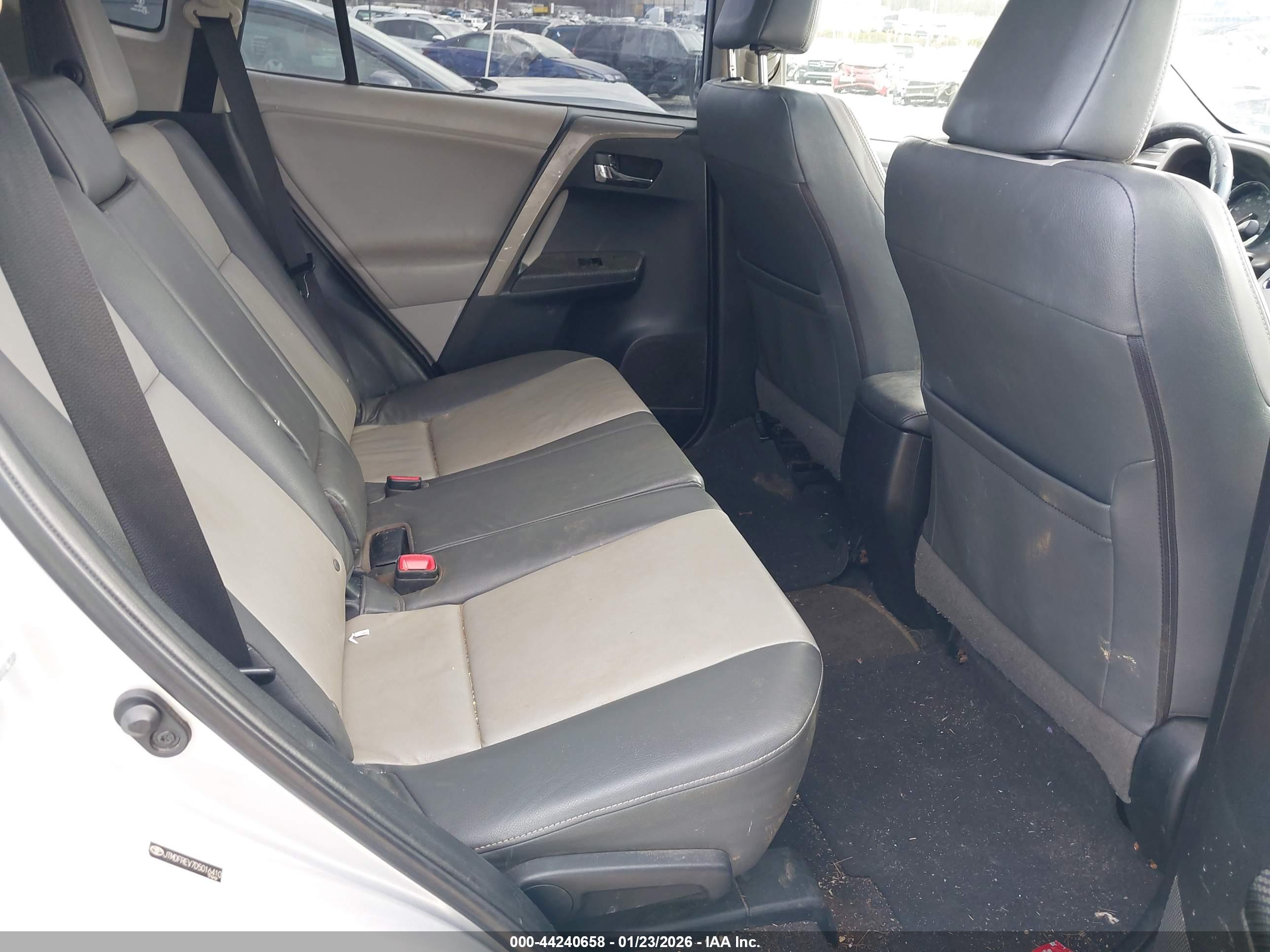 TOYOTA RAV4 image 8