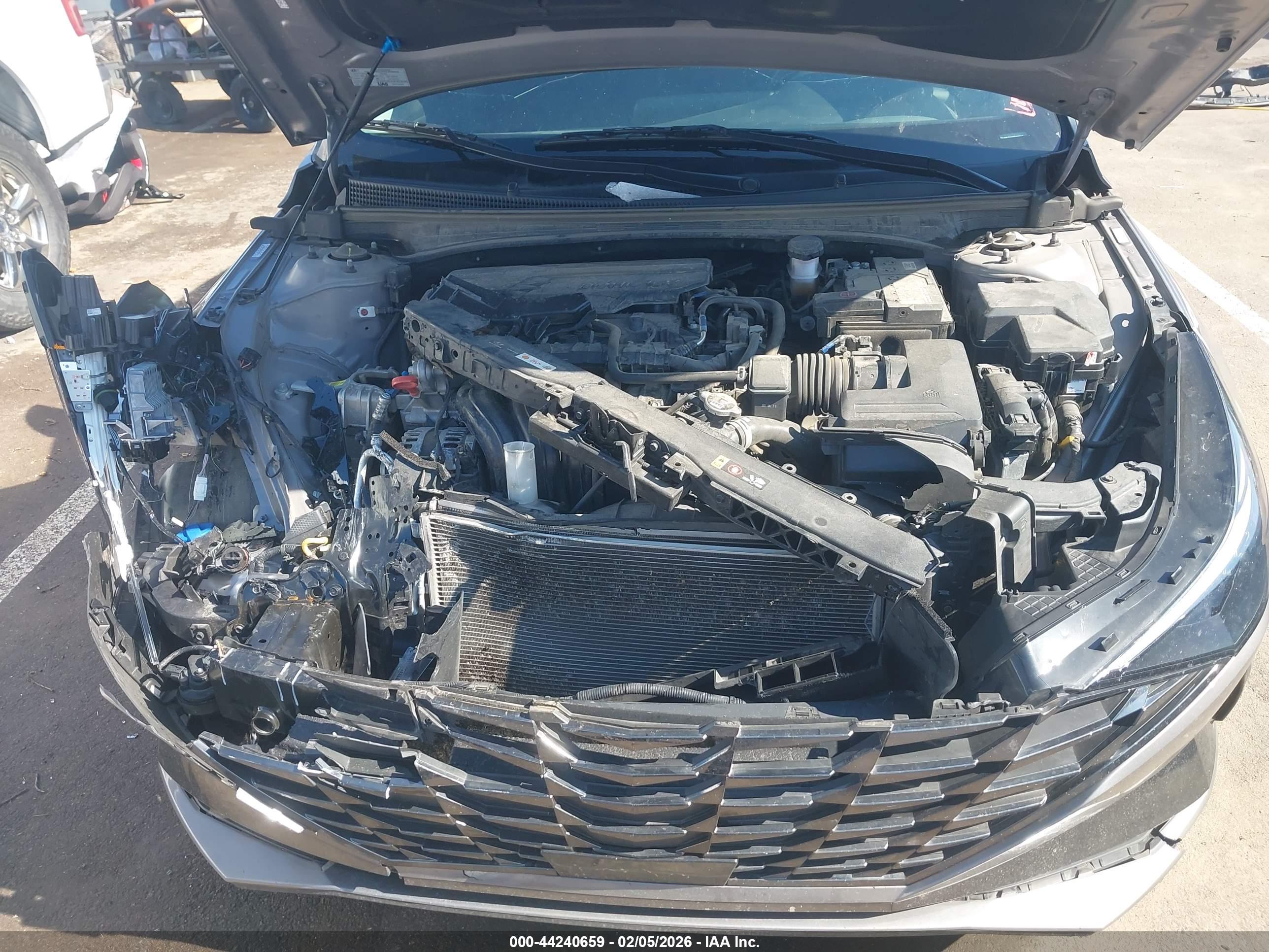 HYUNDAI ELANTRA image 10