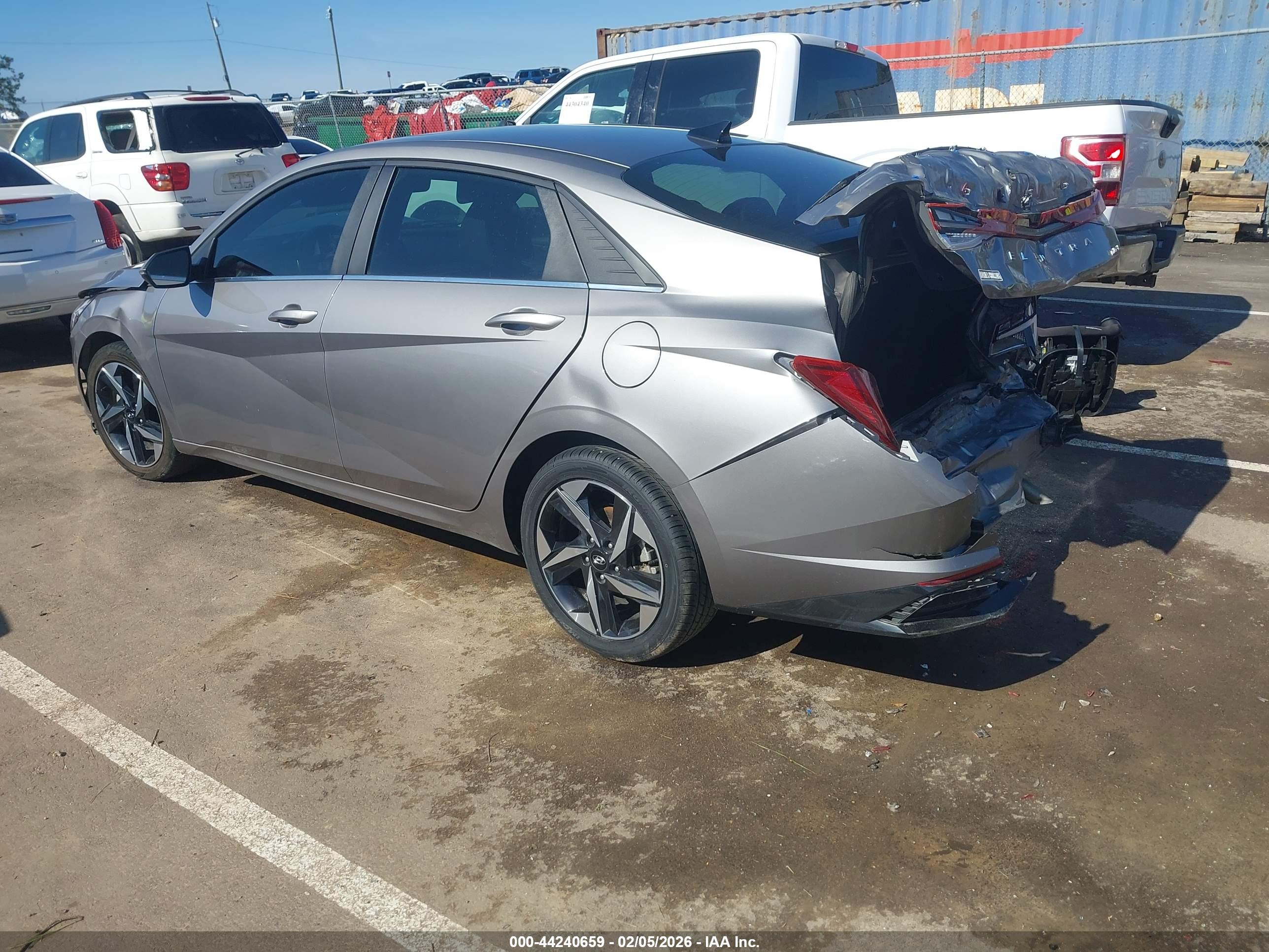 HYUNDAI ELANTRA image 3