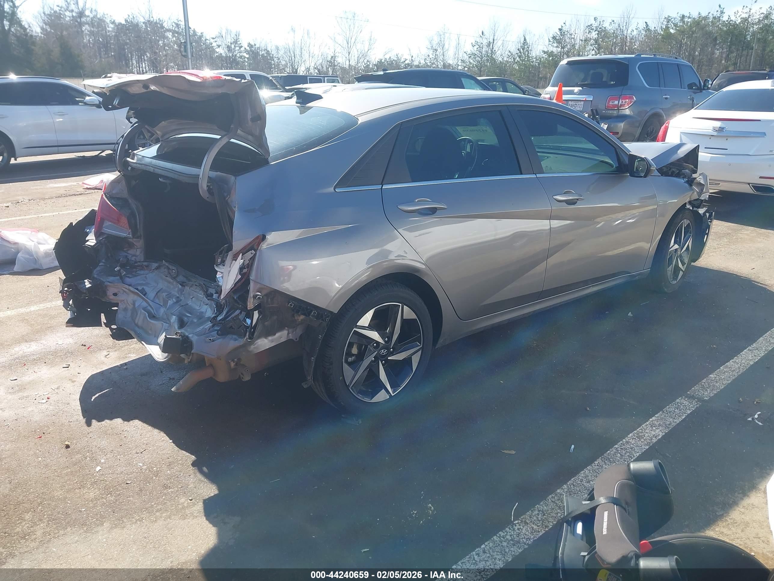 HYUNDAI ELANTRA image 4