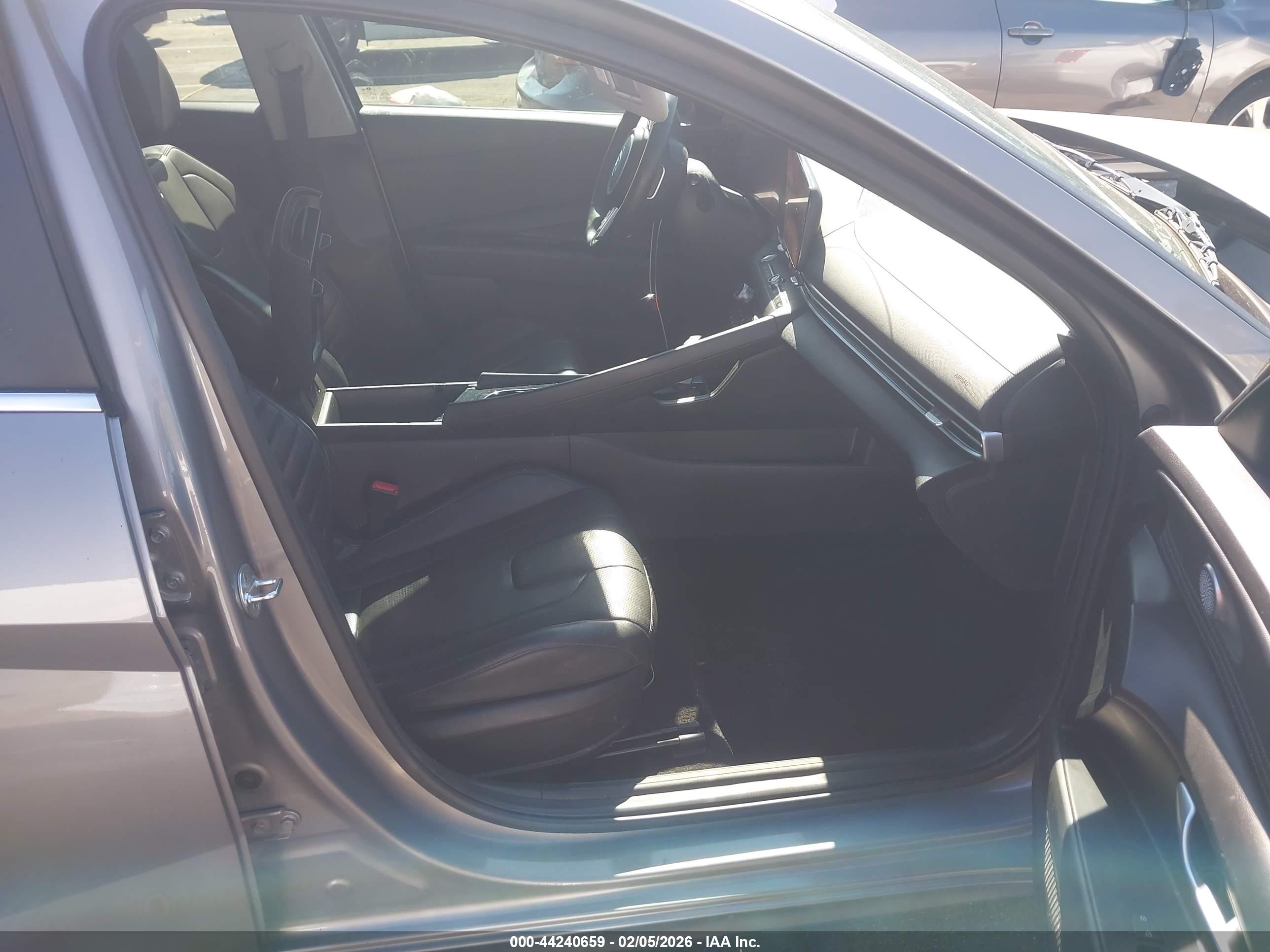 HYUNDAI ELANTRA image 5