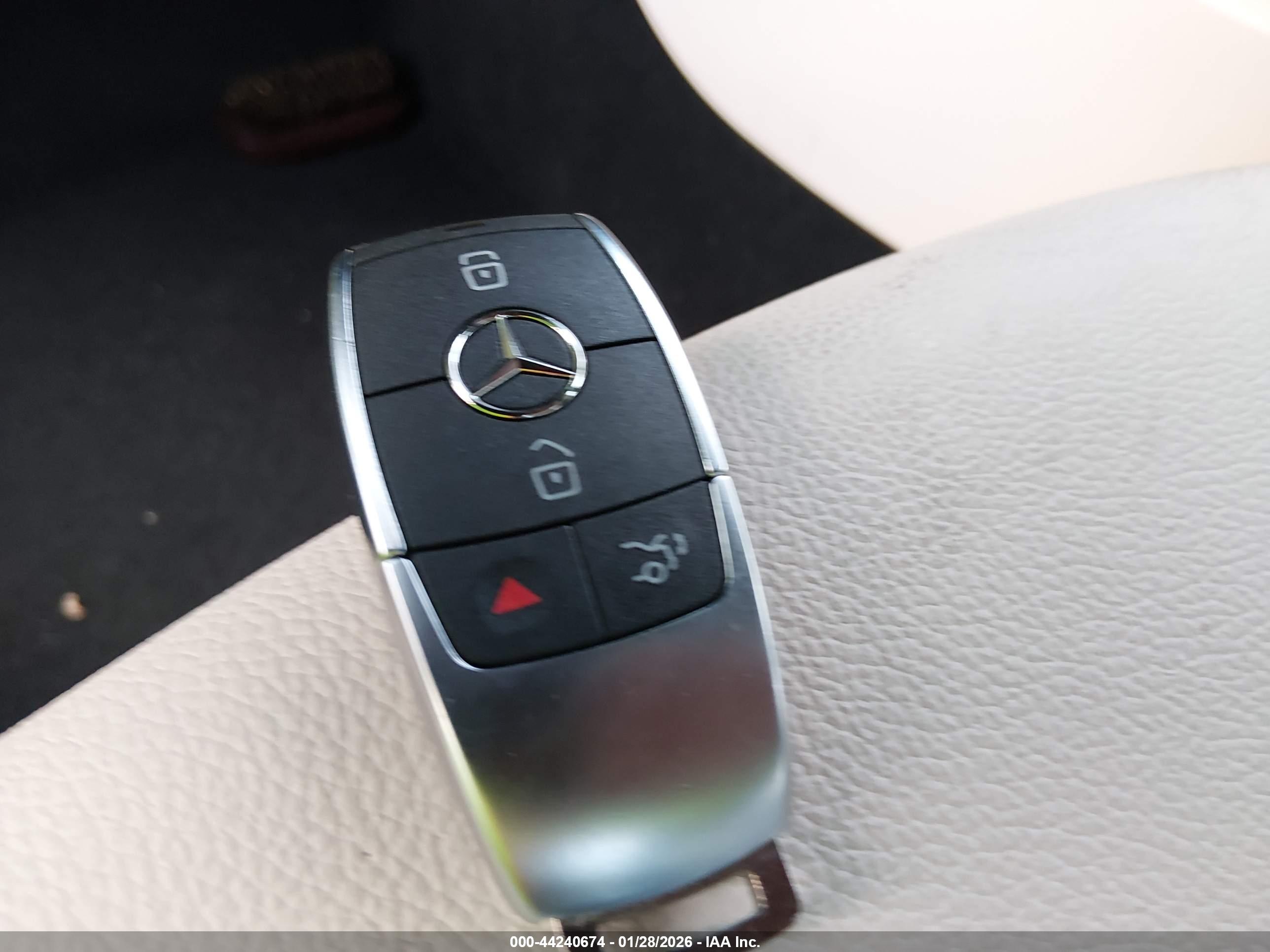 MERCEDES-BENZ CLA image 11